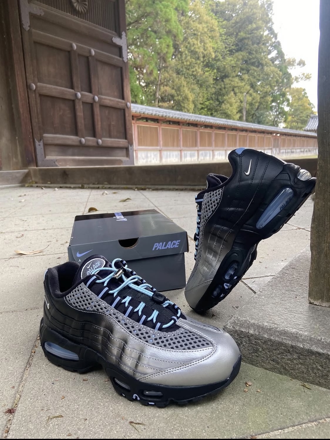 Nike x Palace Air Max 95 Metallic Silver Aluminum 착용 스타일 - 6