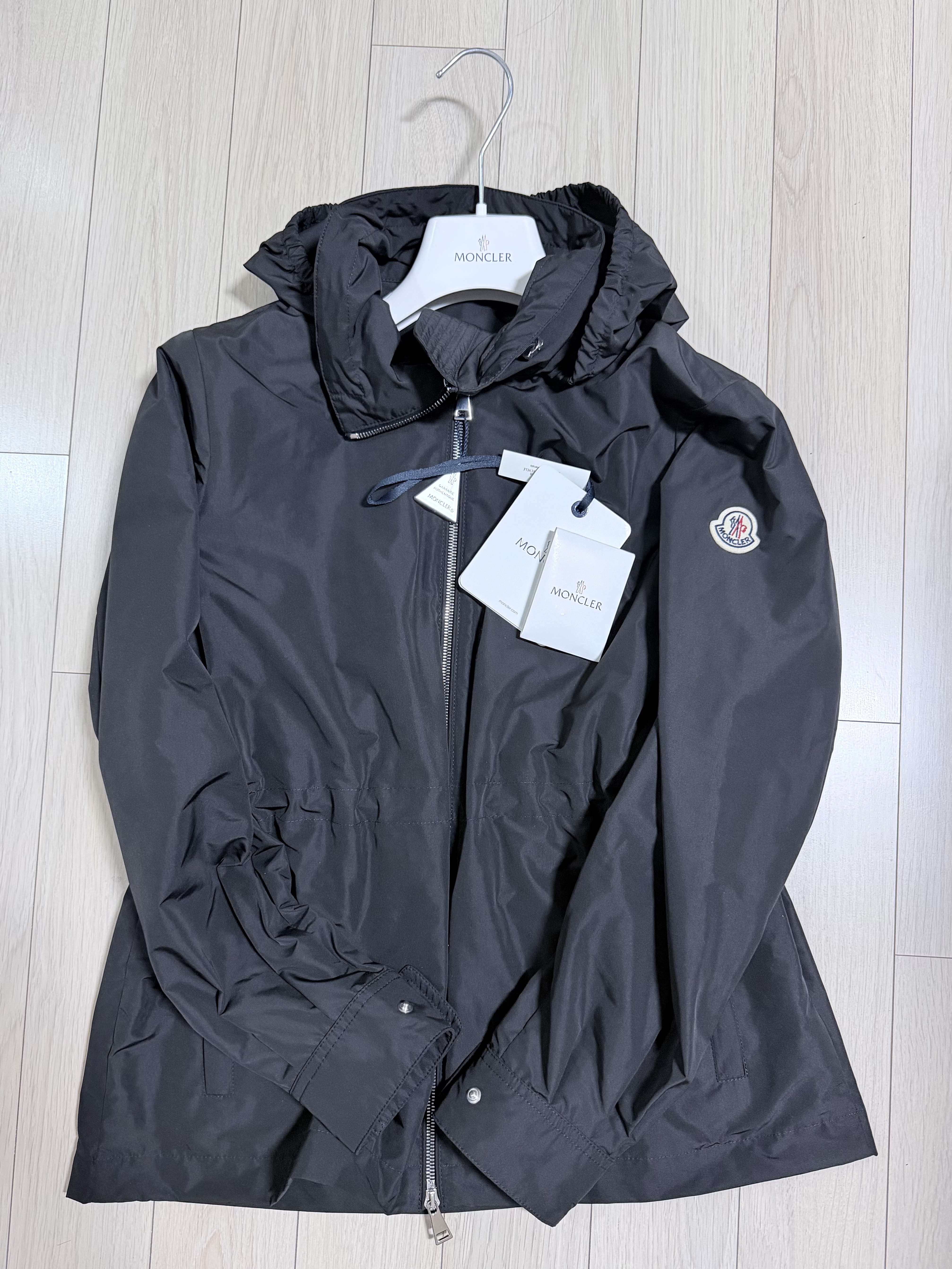 (W) Moncler Enette Hooded Short Parka Black - 26SS 착용 스타일