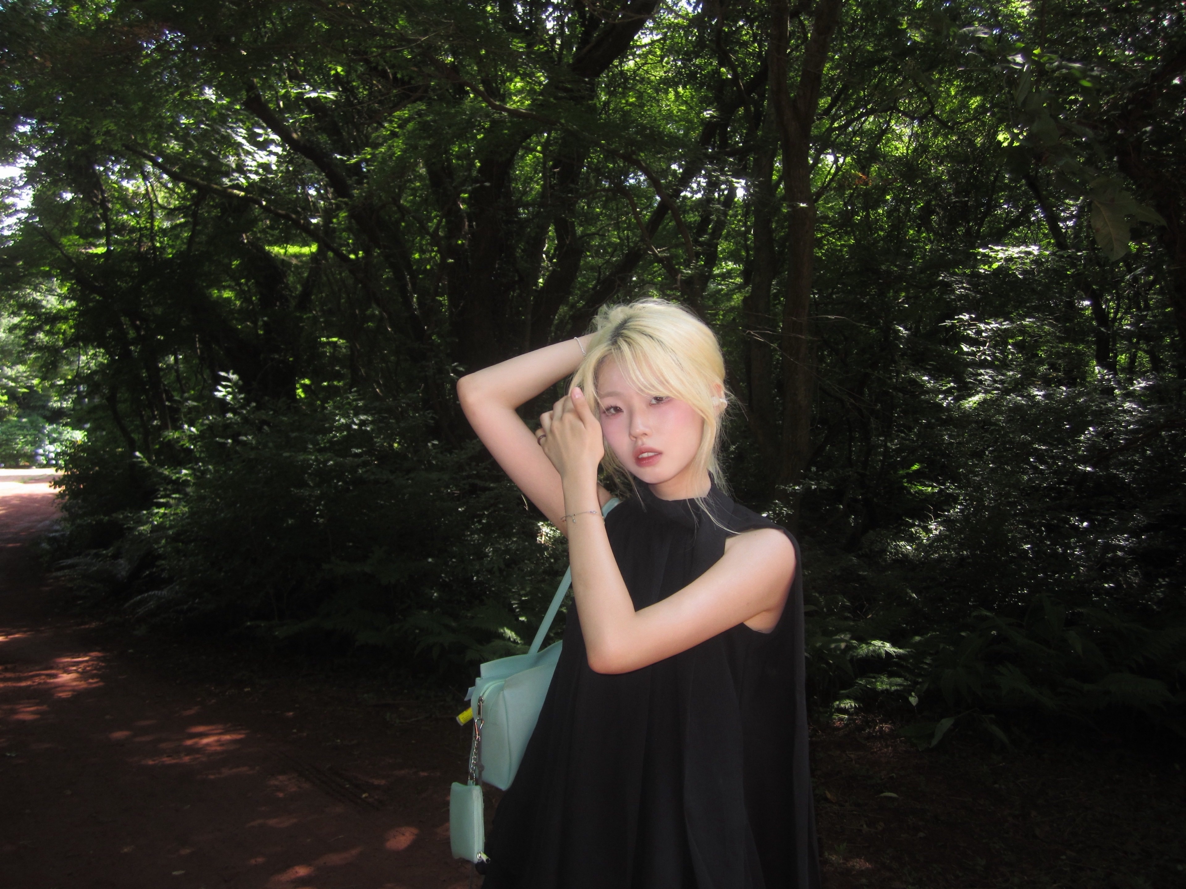 REISE MIYA Yui Ruffle Blouse Black 착용 스타일 - 1