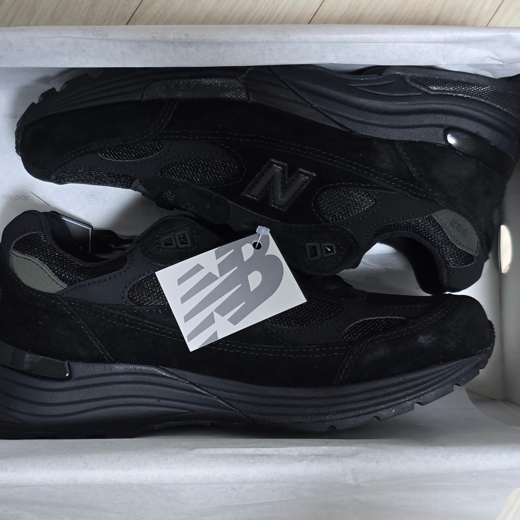 New Balance 992 Made in USA Core Black 착용 스타일