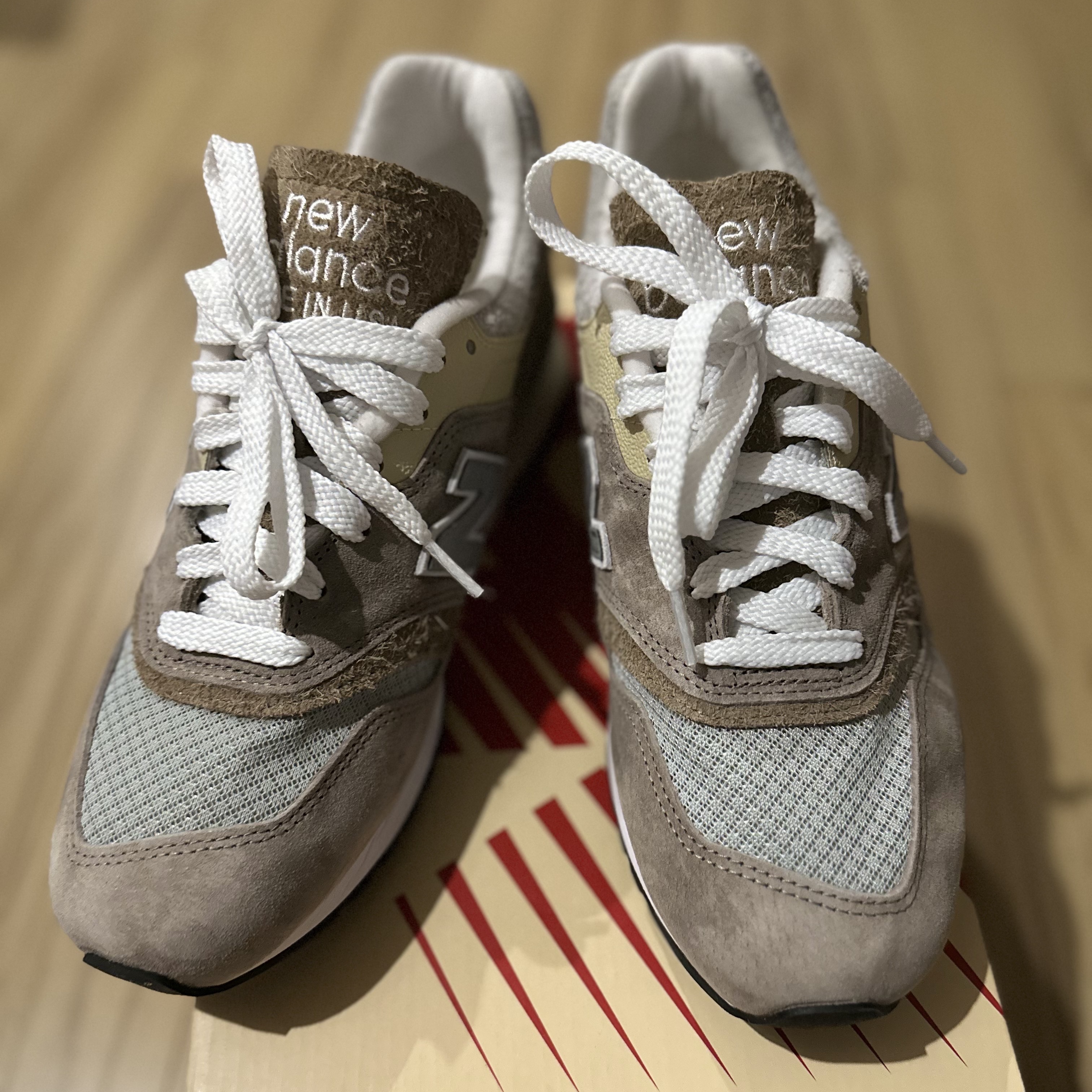 New Balance 997 Made in USA Light Mushroom Mirage Grey 착용 스타일 - 2