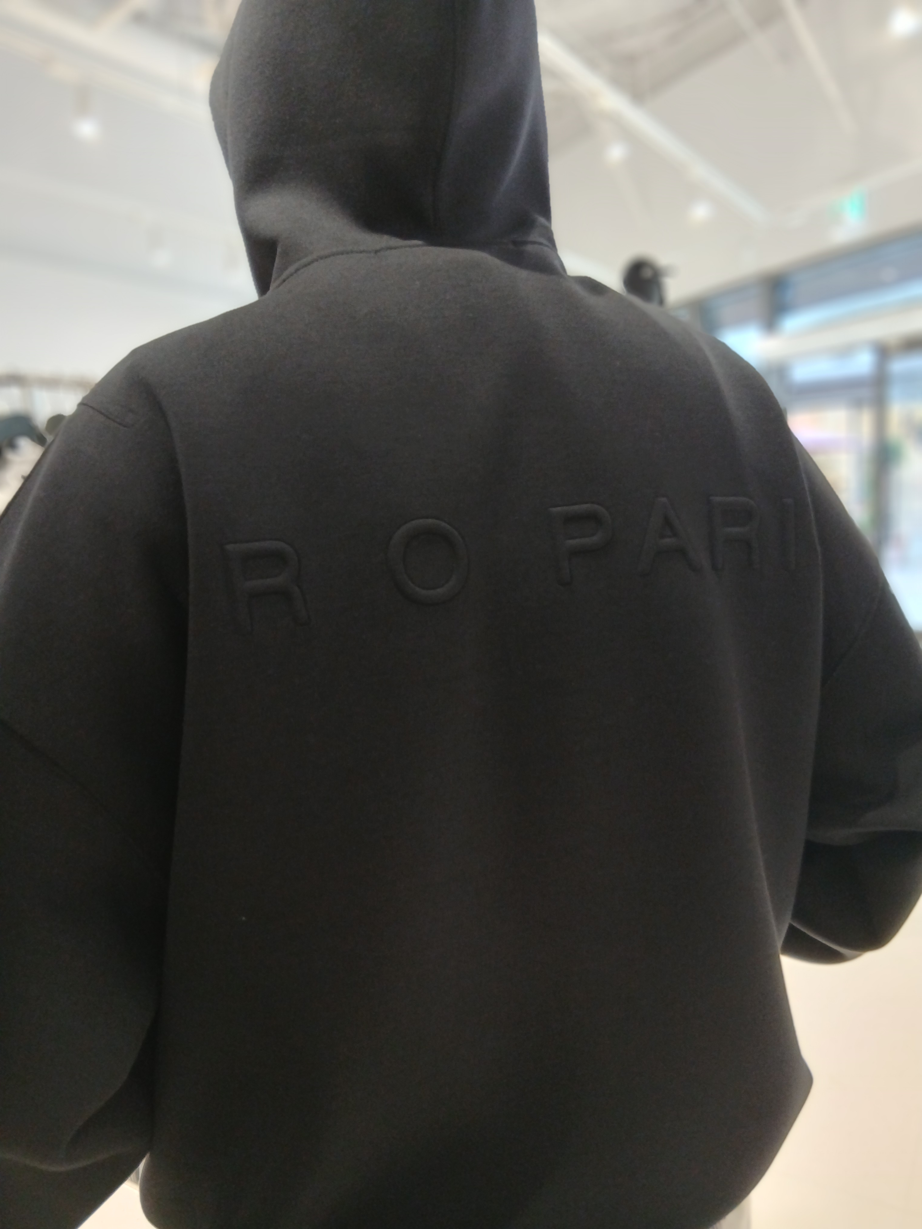 IRO Voile Cushioned Fabric Hooded Zip-Up T-Shirt Black, Iro Brumeux Banding Contrast Bermuda Shorts Black 착용 스타일 - 3