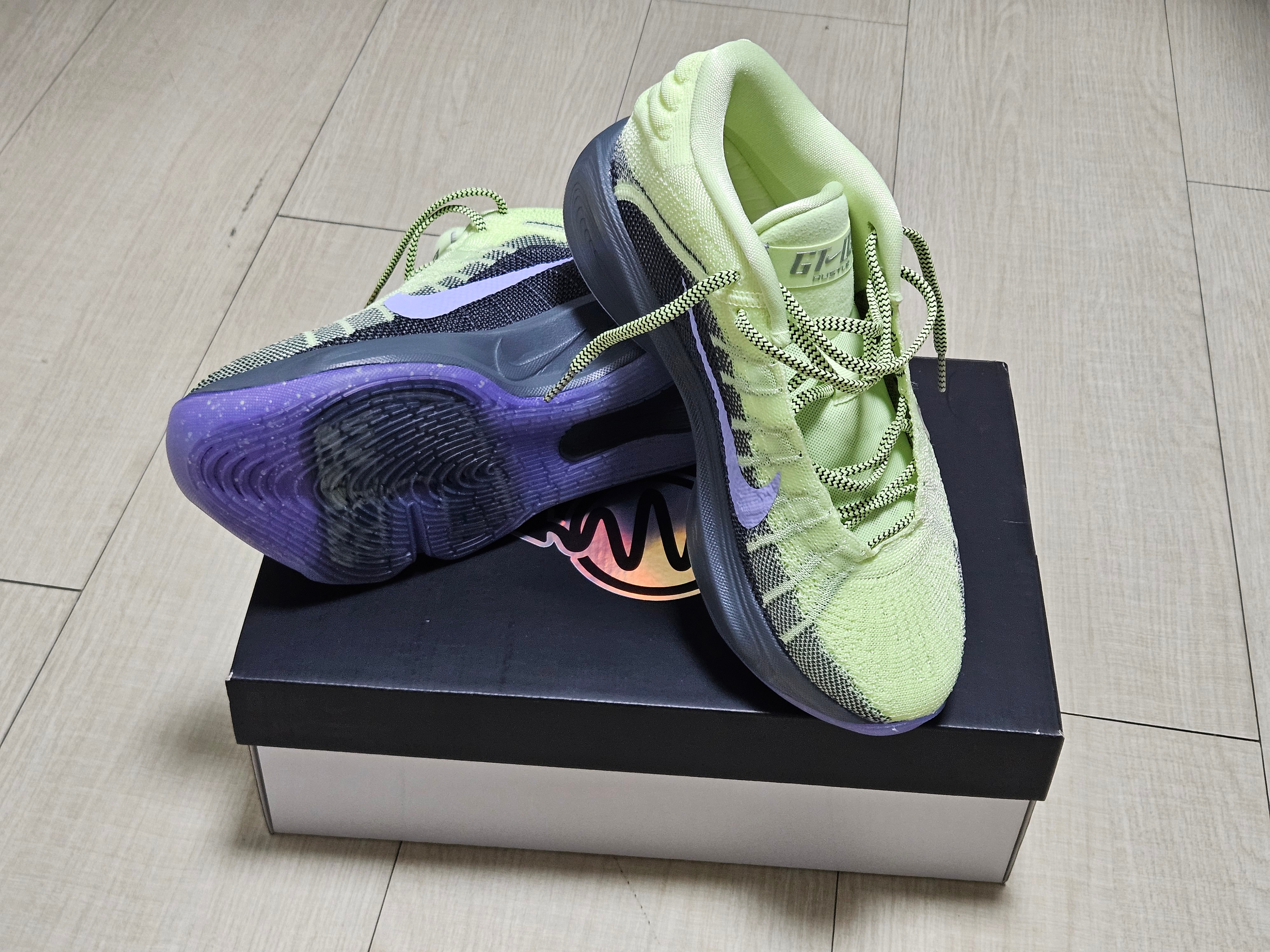 Nike Air Zoom G.T. Hustle 3 EP Barely Volt Metallic Silver 착용 스타일 - 2