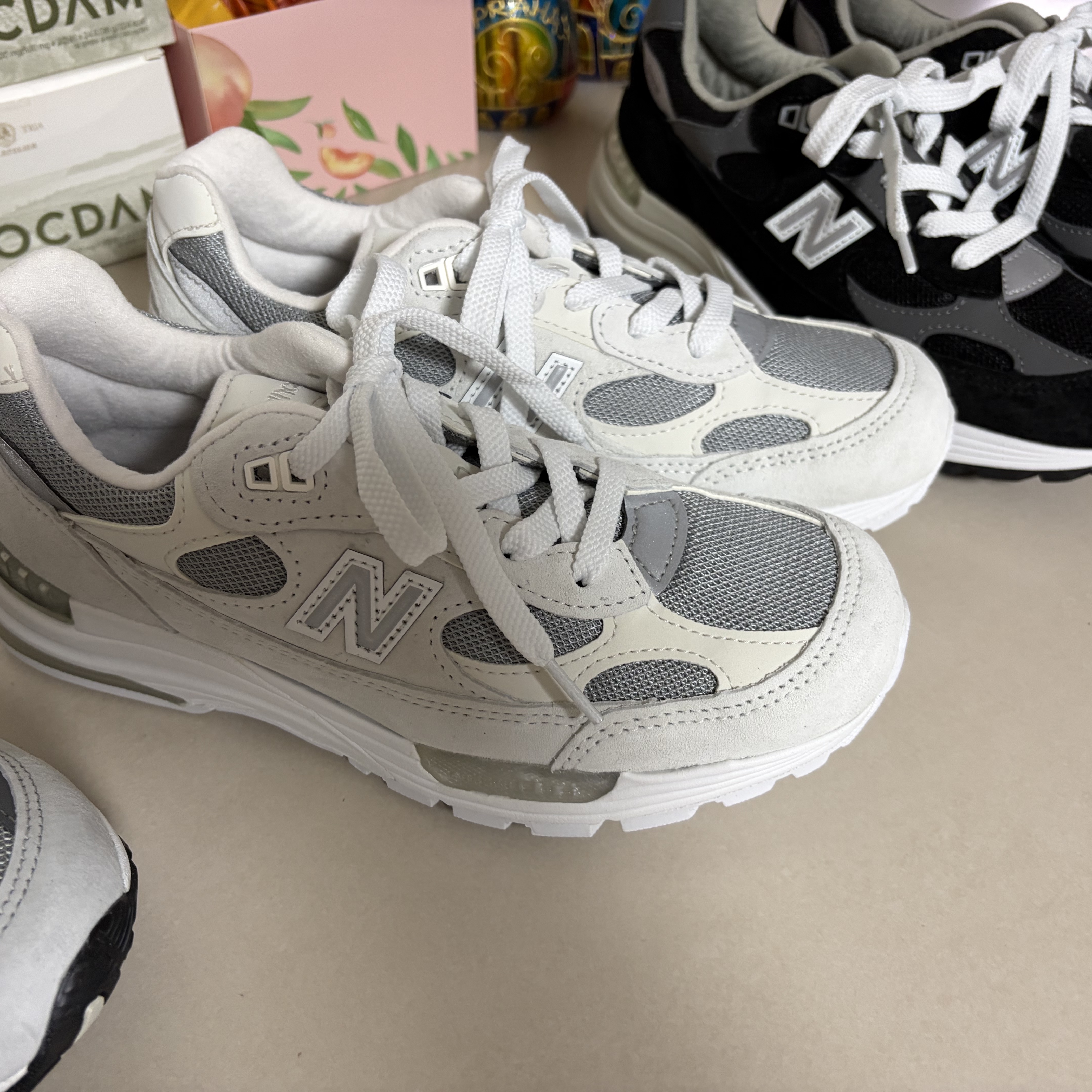 New Balance 992 Made in USA Core White Reflection 착용 스타일 - 1
