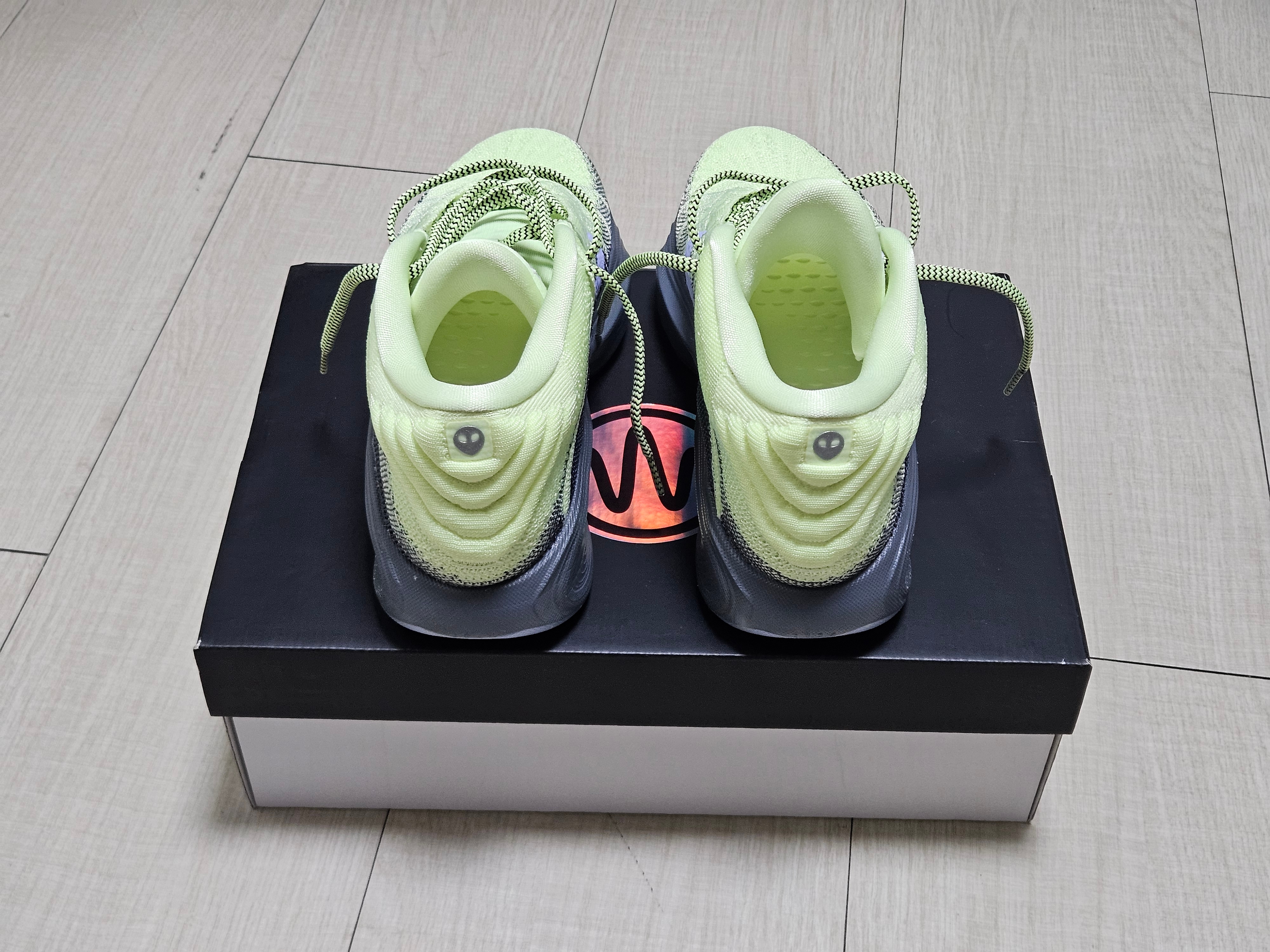 Nike Air Zoom G.T. Hustle 3 EP Barely Volt Metallic Silver 착용 스타일 - 8