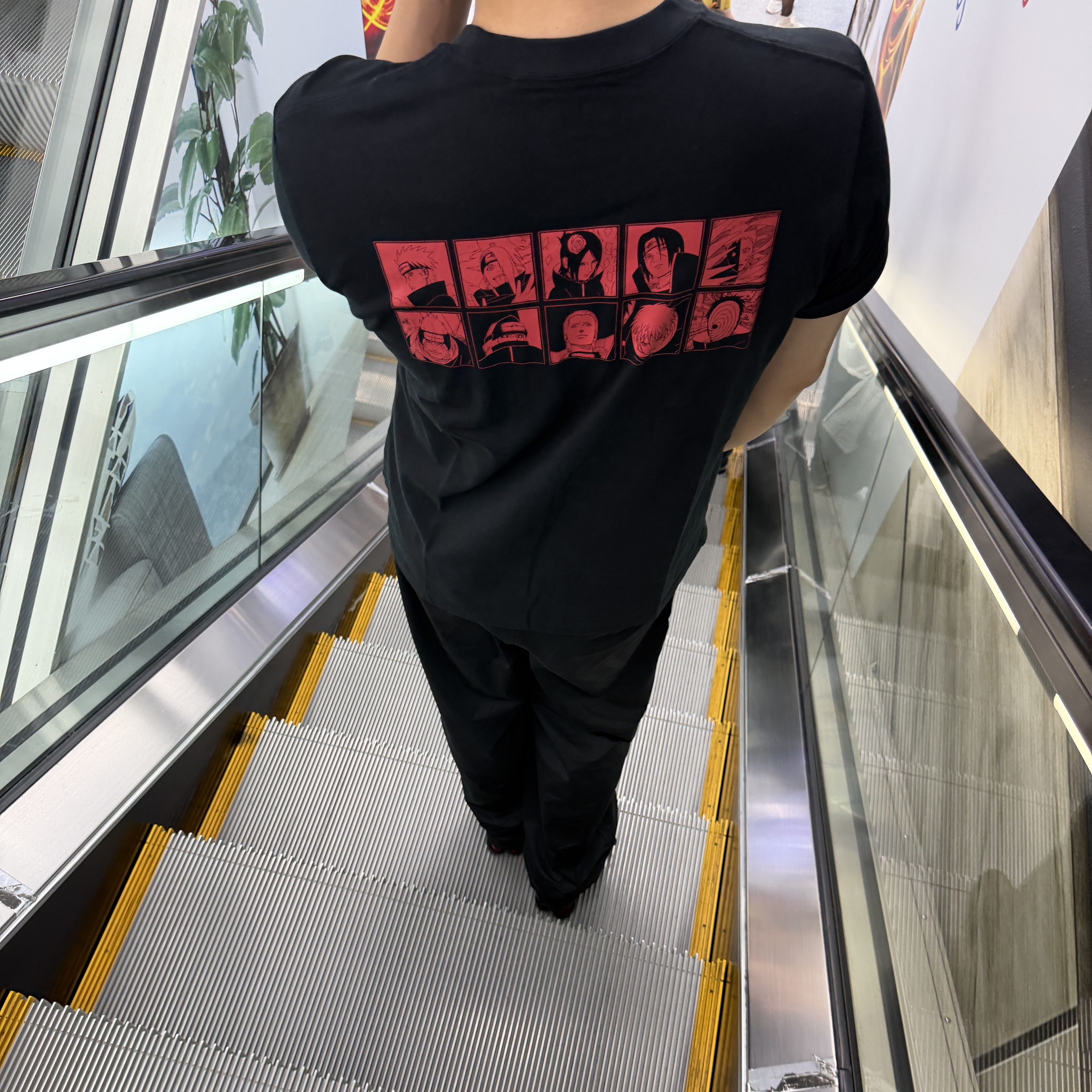 Uniqlo UT Shueisha 100th Anniversary Naruto T-Shirt Black, (W) Nike Shox Z Black University Red 착용 스타일 - 1