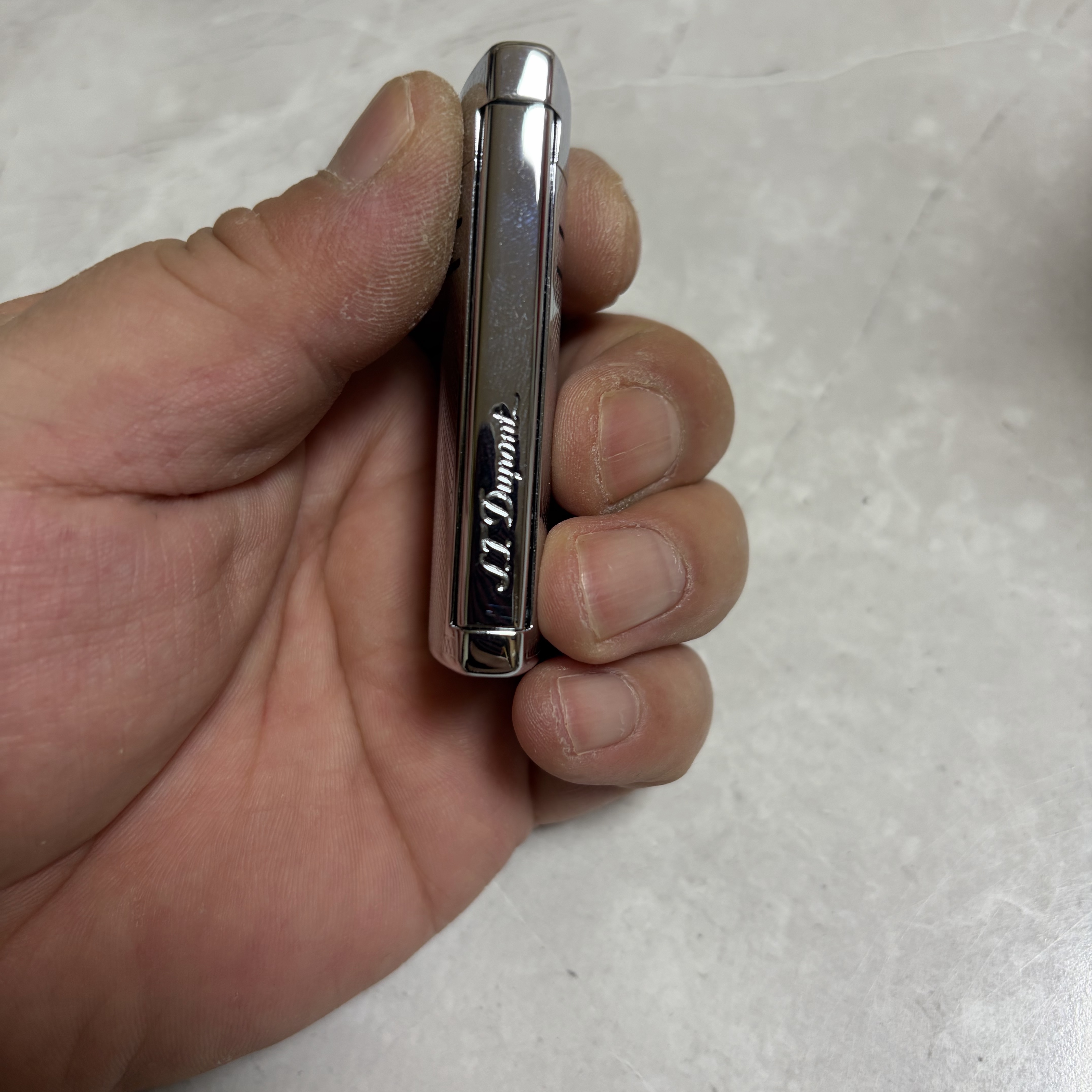 S.T. Dupont Maxijet Chrome Finish Lighter Silver 착용 스타일