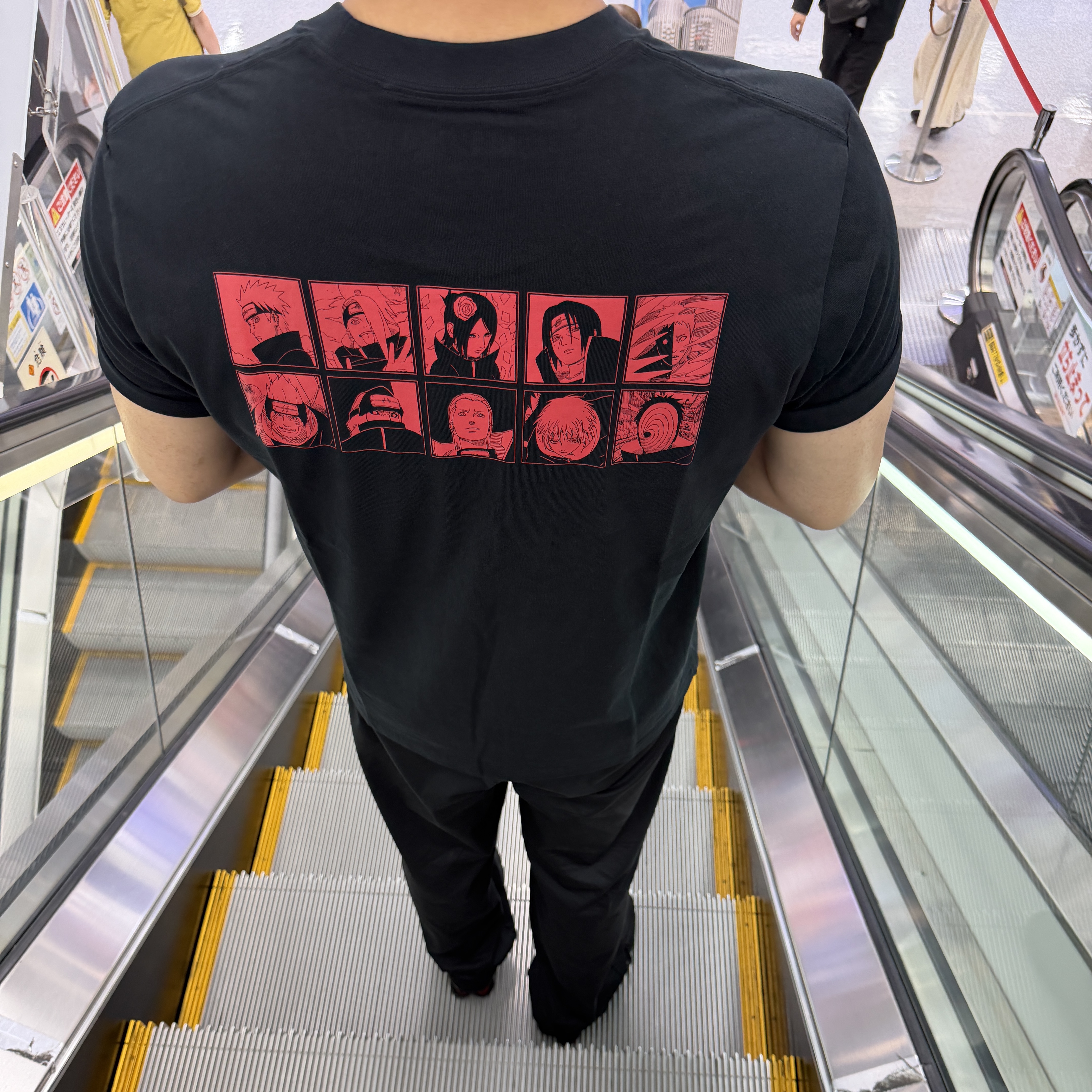 Uniqlo UT Shueisha 100th Anniversary Naruto T-Shirt Black, (W) Nike Shox Z Black University Red 착용 스타일 - 2