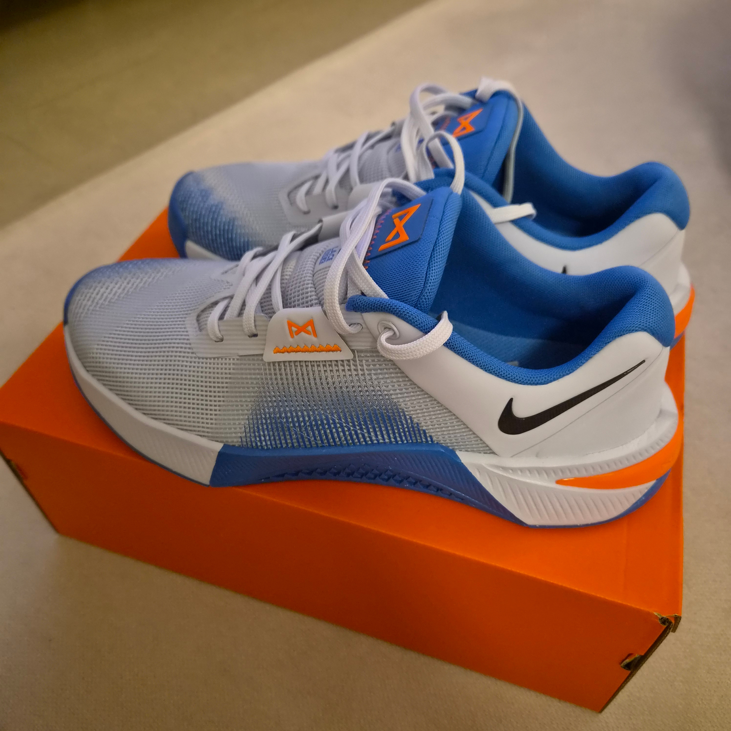 Nike Metcon 10 Football Grey Blue Crystal 착용 스타일 - 3