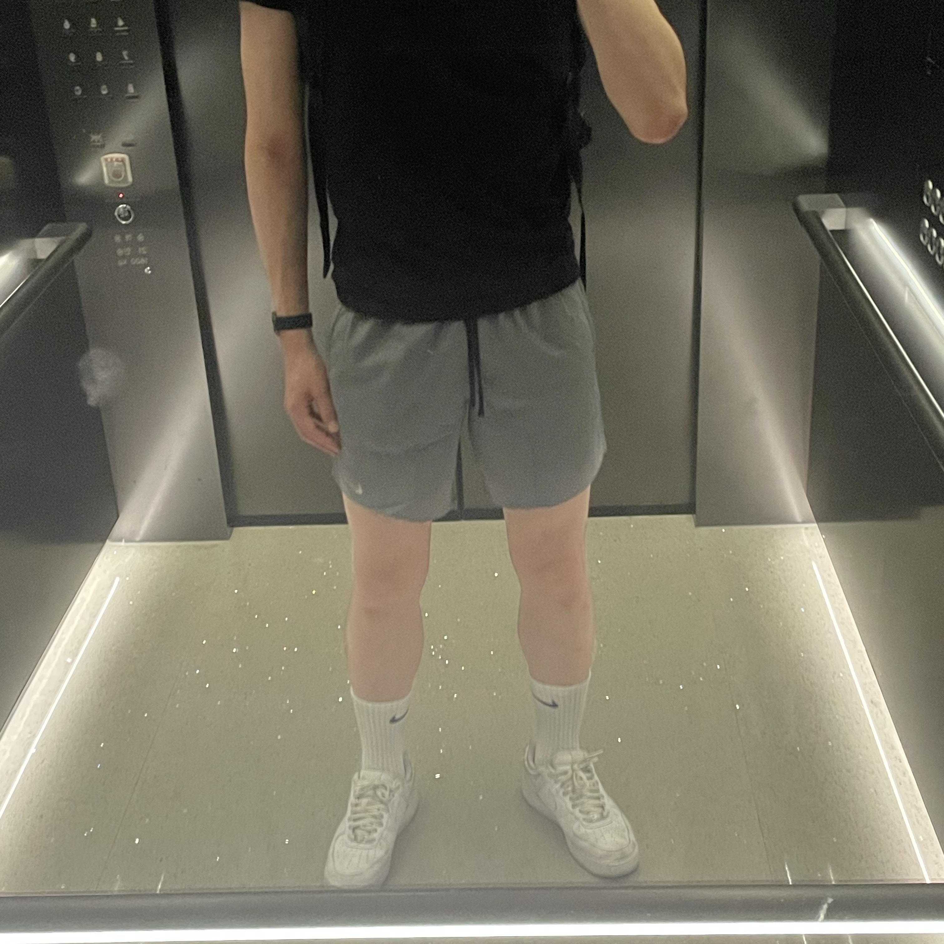 Nike Stride Dri-Fit 5 Inch Brief Lined Running Shorts Smoke Grey - Asia, Nike Dri-Fit Stride 7 Inch Brief Lined Running Shorts Smoke Grey Black - Asia 착용 스타일 - 1
