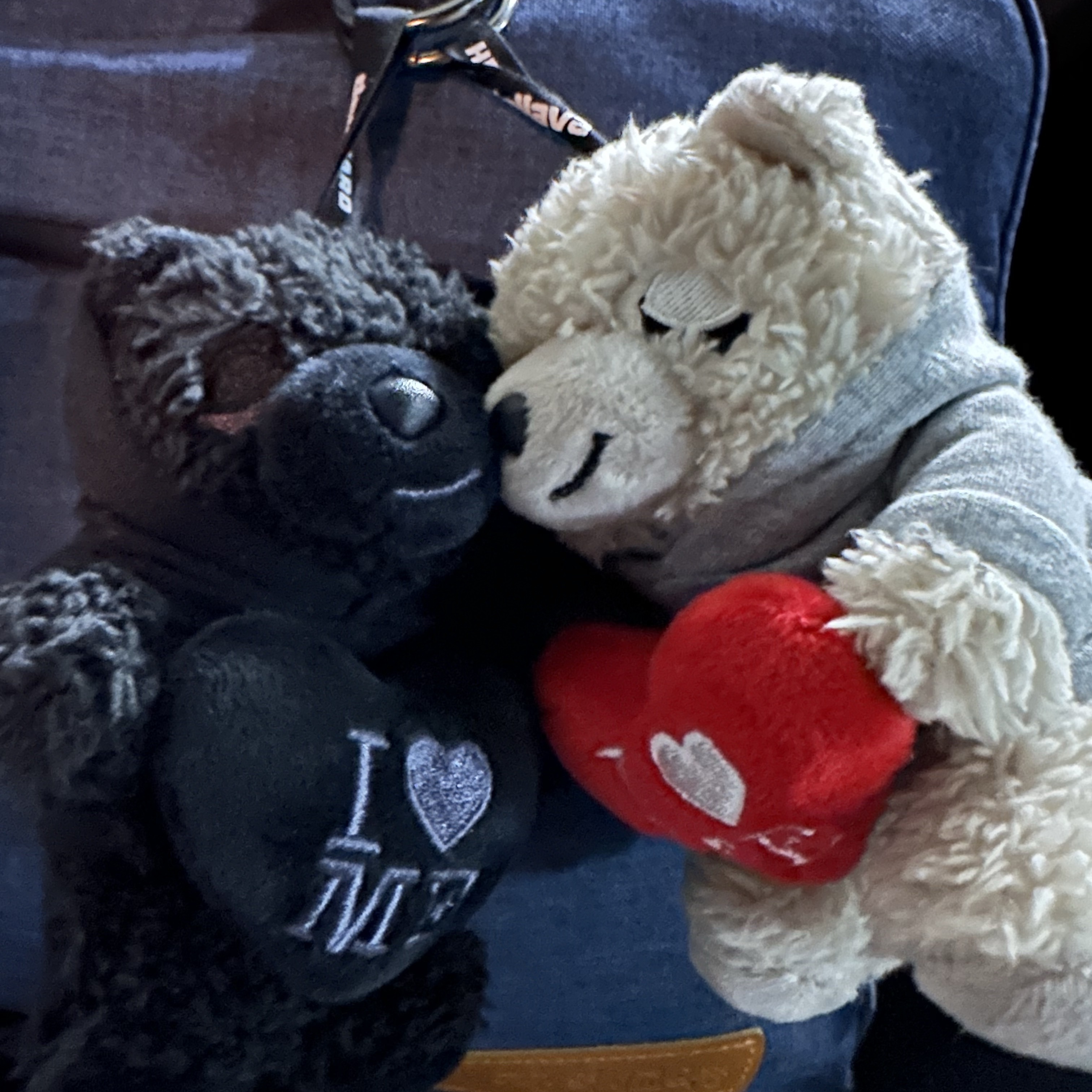 [프리오더] BLACK_ I LOVE ME BEAR KEYLING 착용 스타일 - 1