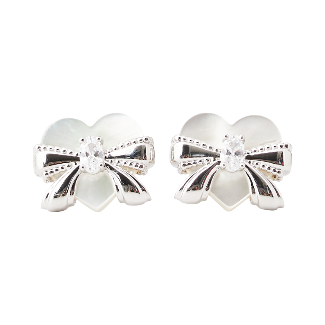 위민 하트 쉐이프 네이커 이어링 화이트 - 26FW(Yvmin Heart Shaped Nacre Earring White - 26FW)
