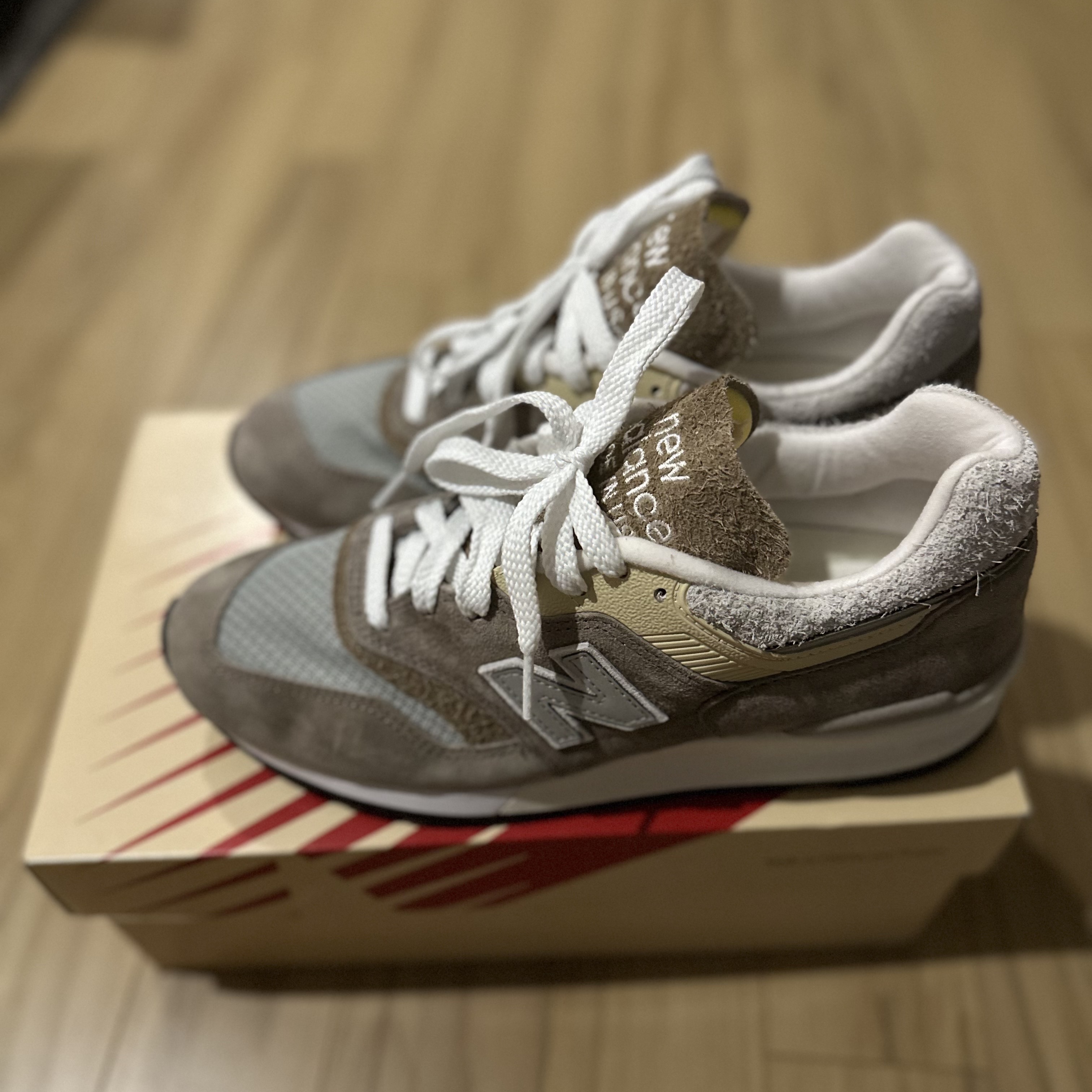 New Balance 997 Made in USA Light Mushroom Mirage Grey 착용 스타일 - 1