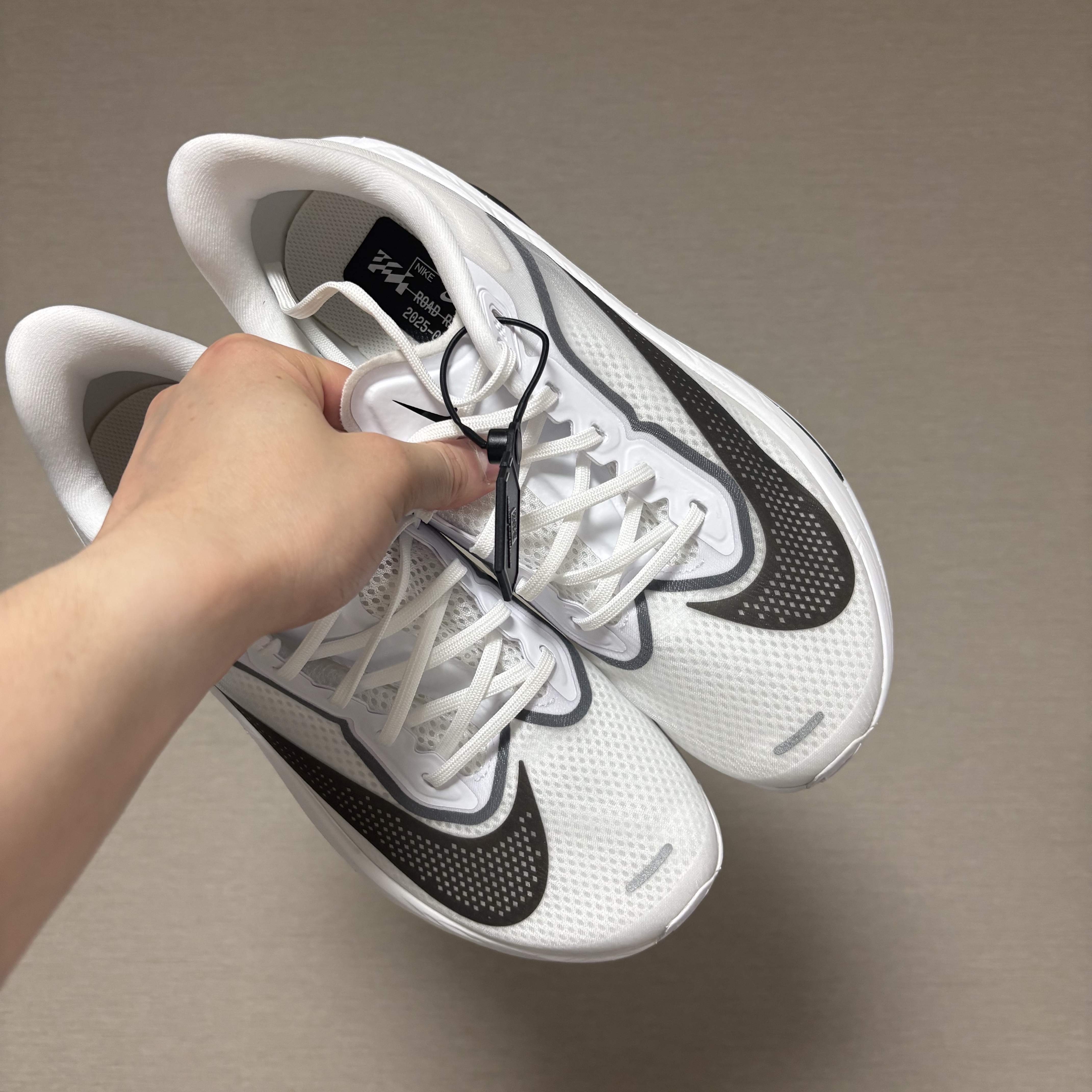 Nike Zoom Fly 6 White Smoke Grey 착용 스타일 - 2