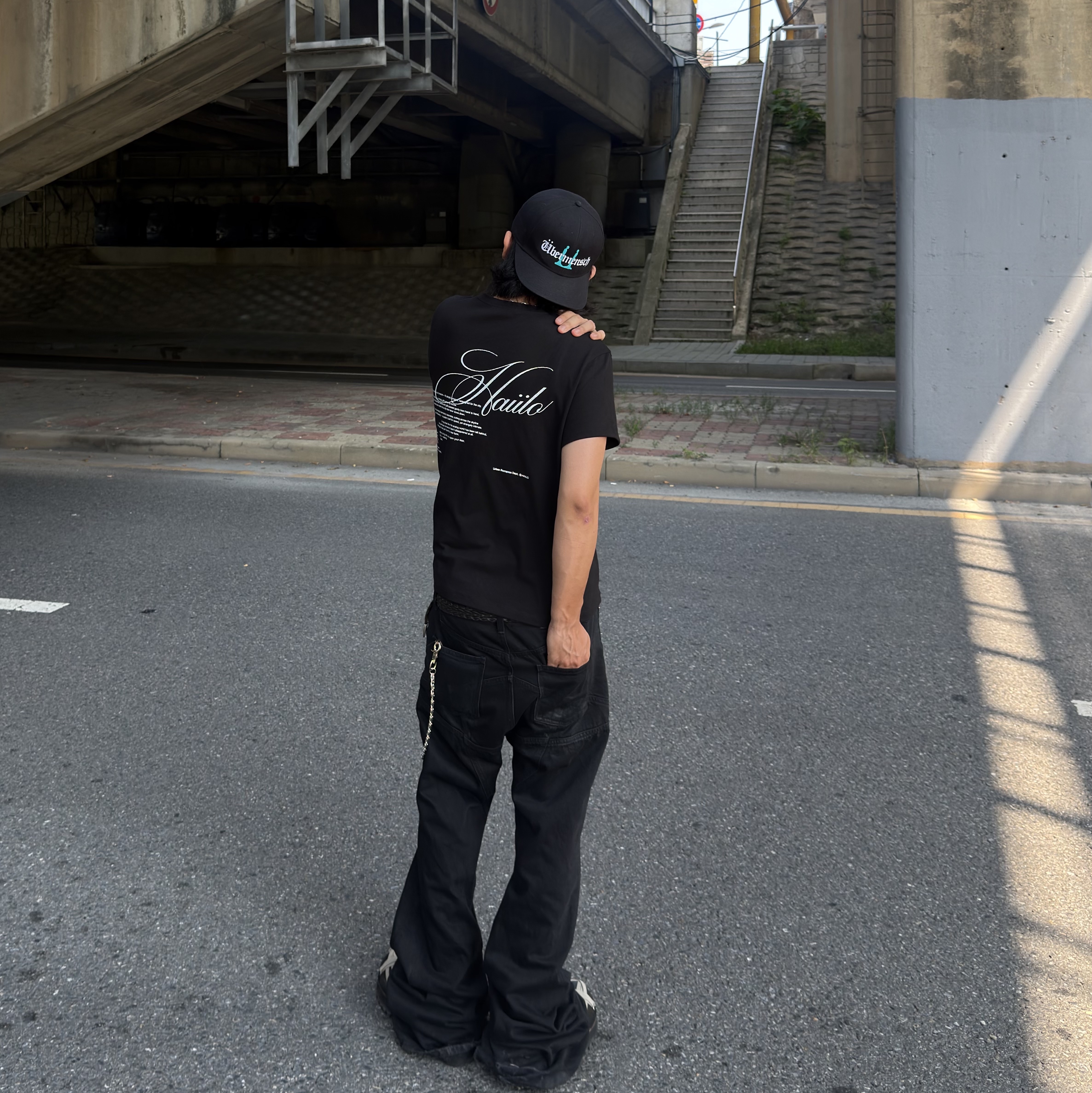 G-DRAGON Ubermensch Structured Snapback Hat Black, Rick Owens Megalaced Mule Black 착용 스타일