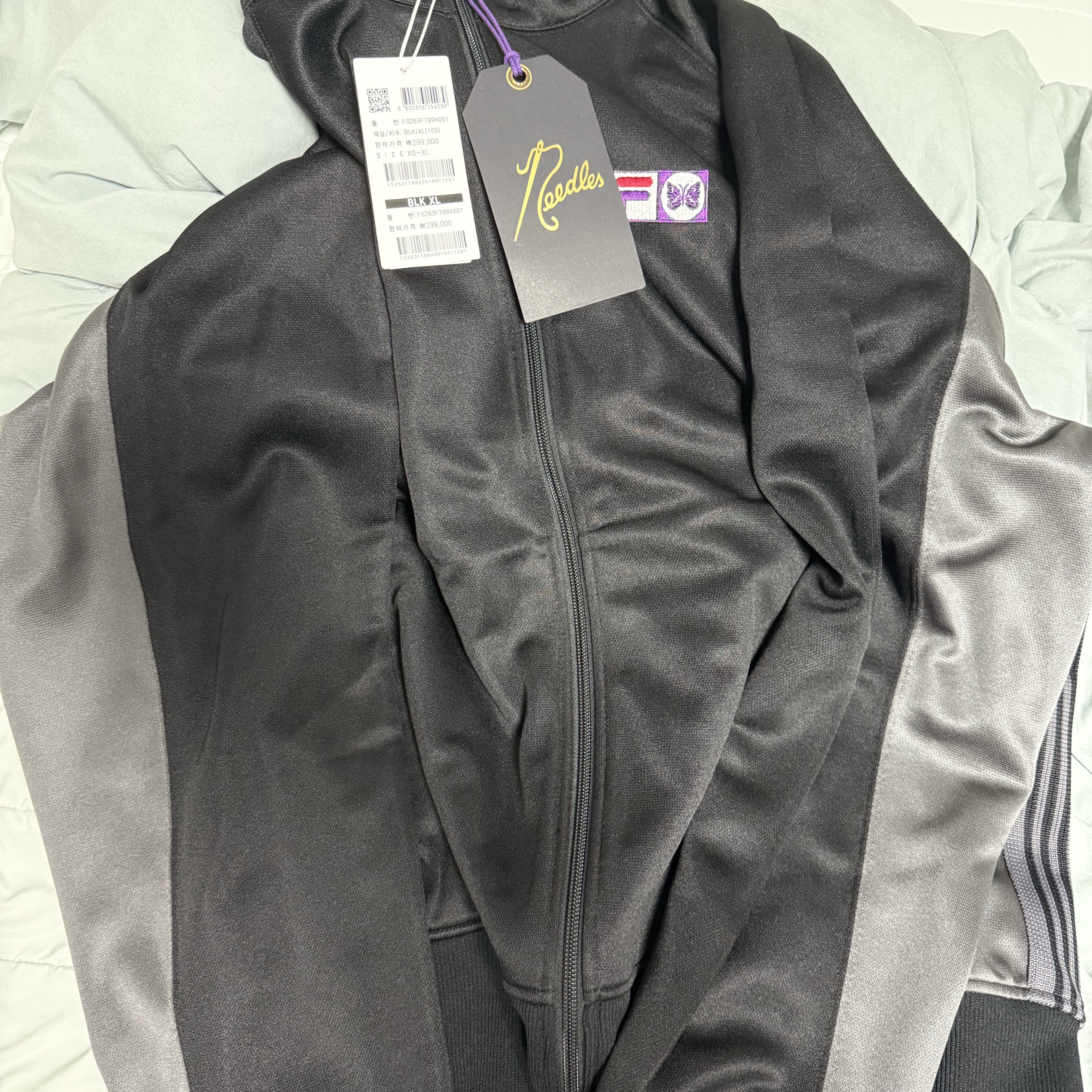 Needles x Fila Ventisei Track Jacket Black 착용 스타일 - 1