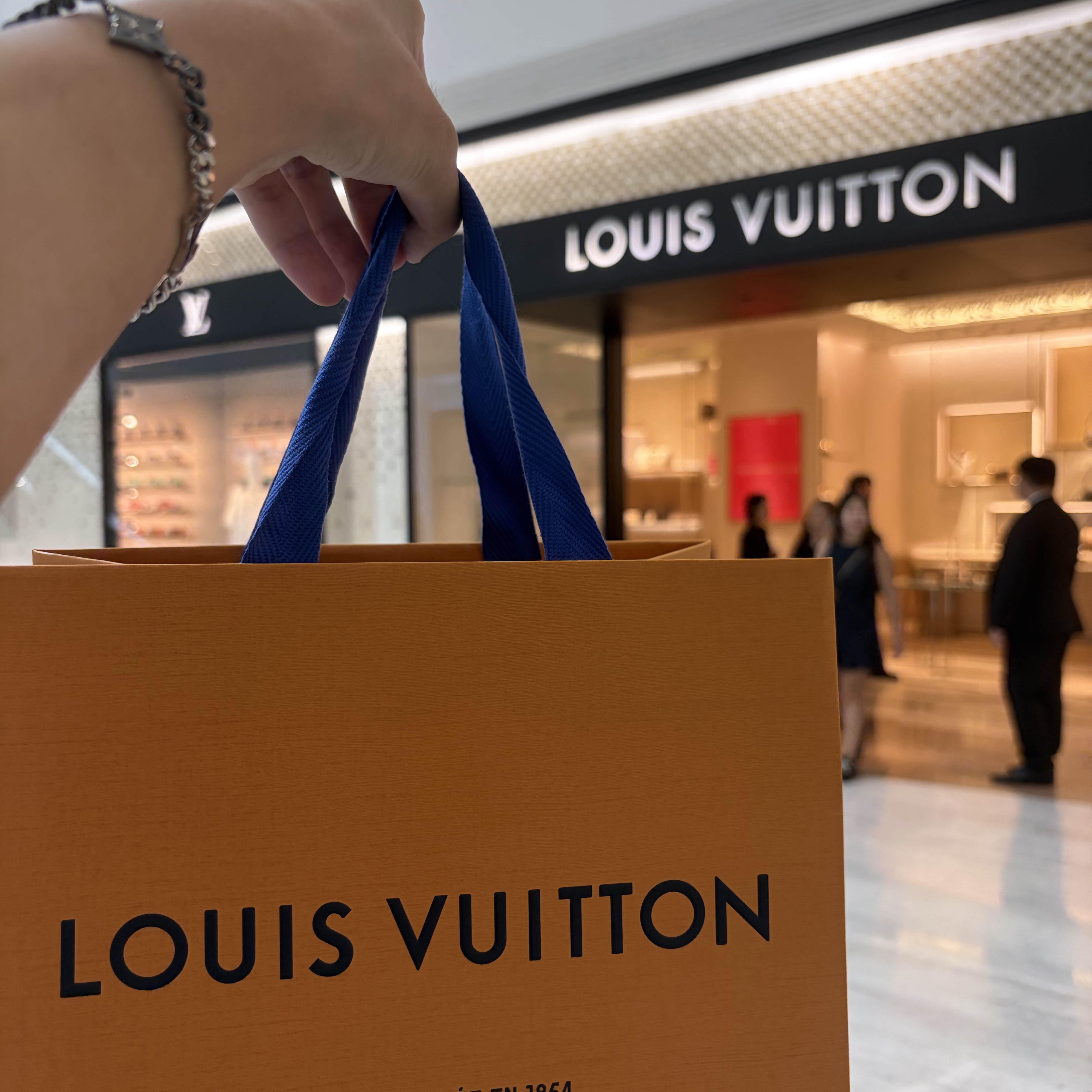 Louis Vuitton LV Instinct Bracelet Silver 착용 스타일 - 2
