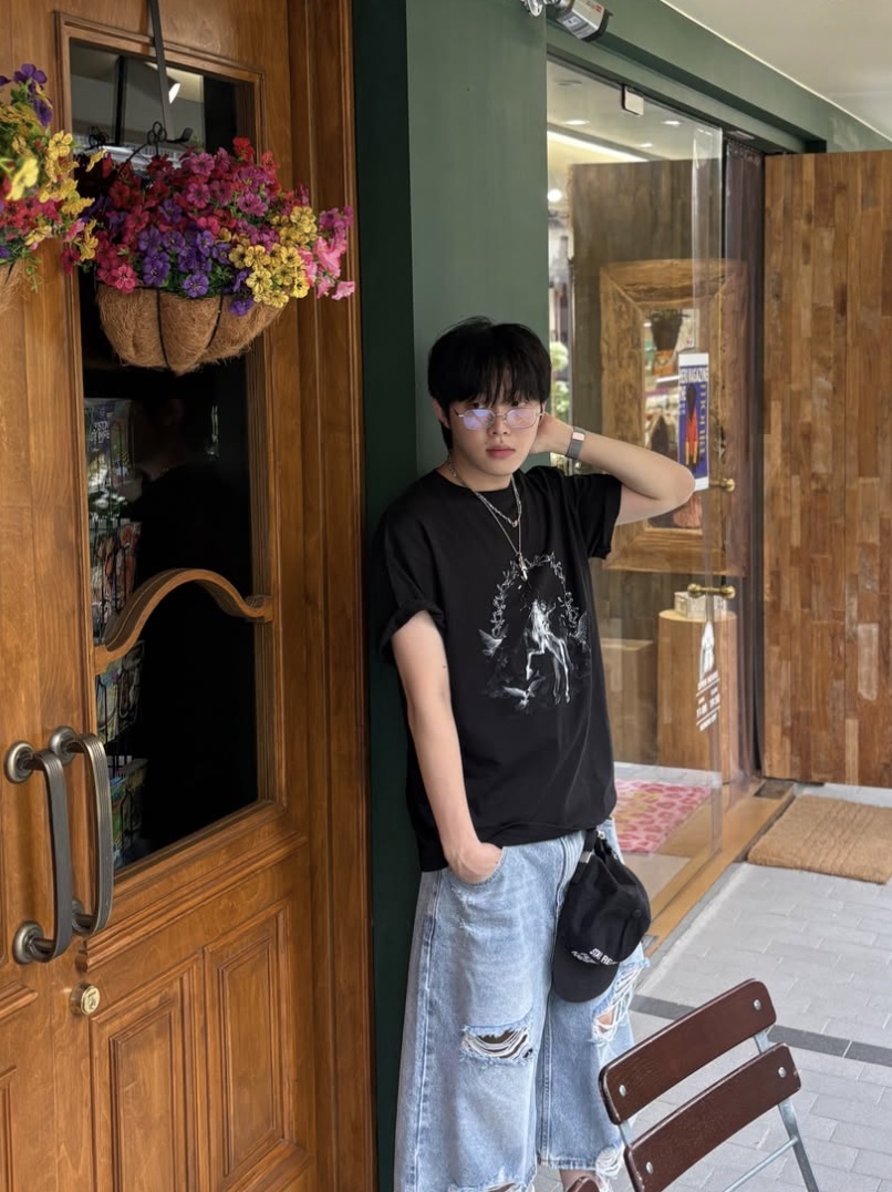 [트리플적립] PACOSPLY Liberty Fragile T-Shirts Charcoal, [트리플적립] PACOSPLY Dolly T-Shirts Black 착용 스타일 - 10