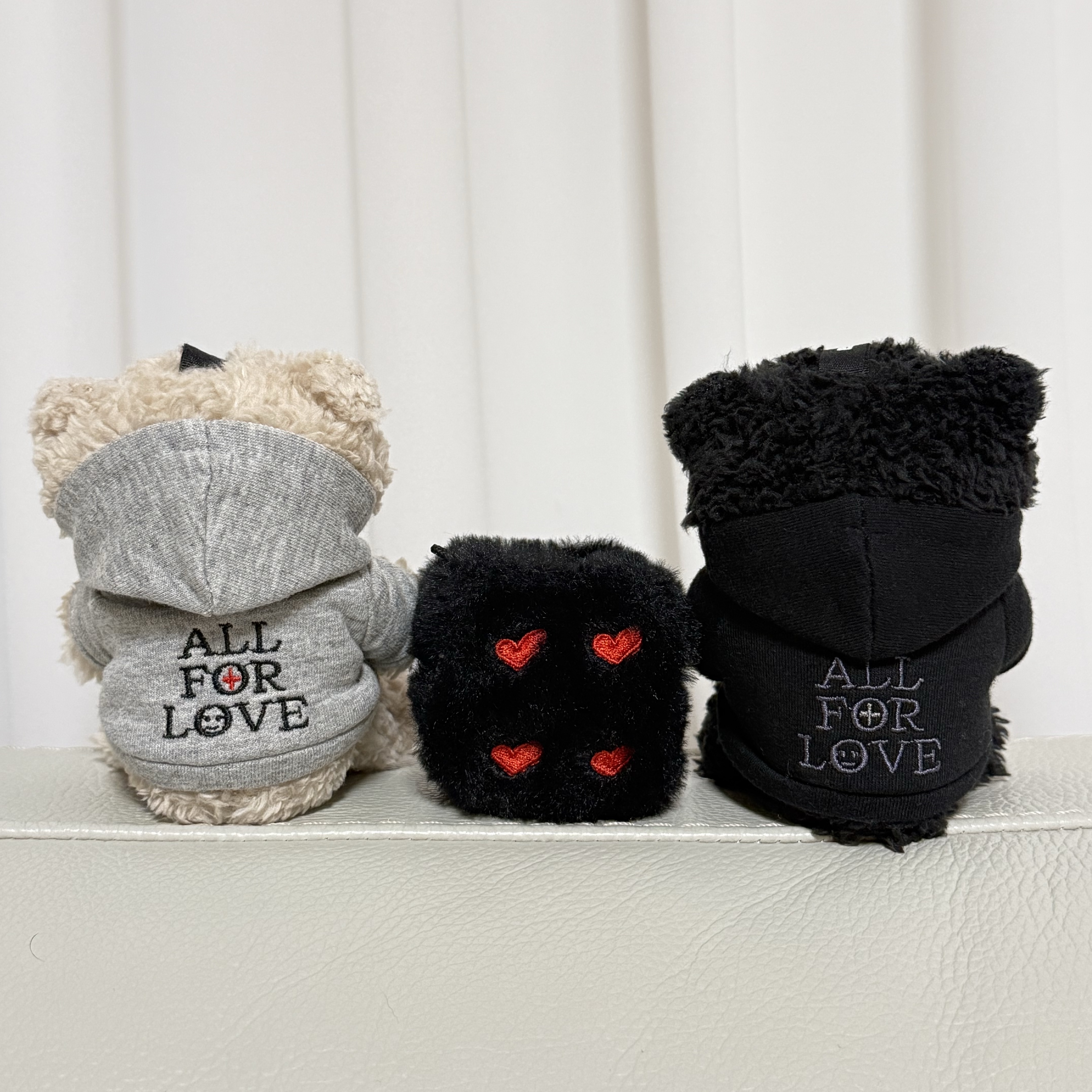 [프리오더] BLACK_ I LOVE ME BEAR KEYLING, [프리오더] BEIGE_ I LOVE ME BEAR KEYLING 착용 스타일 - 1