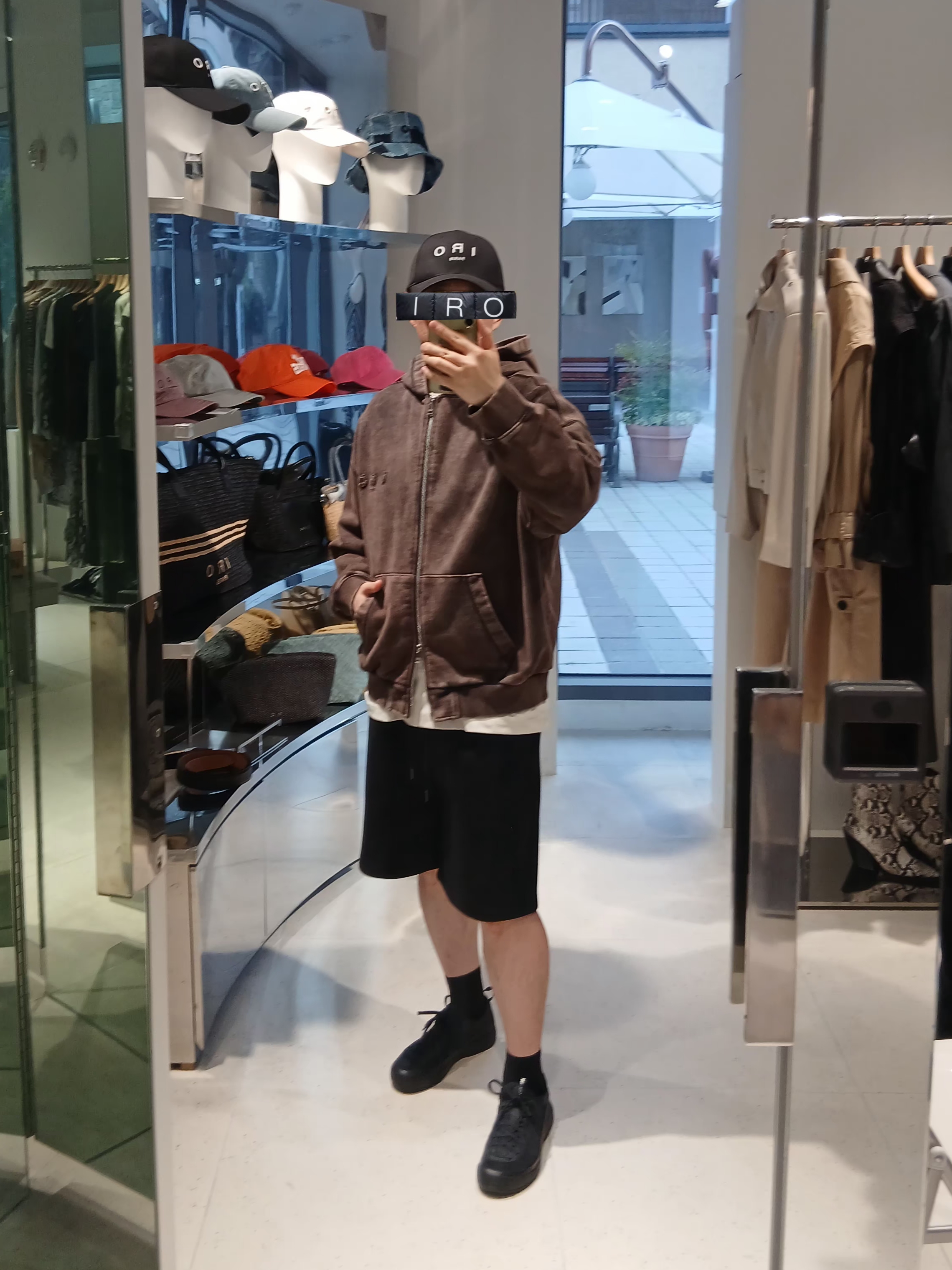 Iro Troyes Iro Logo Embroidery Washed Denim Ball Cap Blue, Iro Essential Cotton Logo Ball Cap Black 착용 스타일 - 5