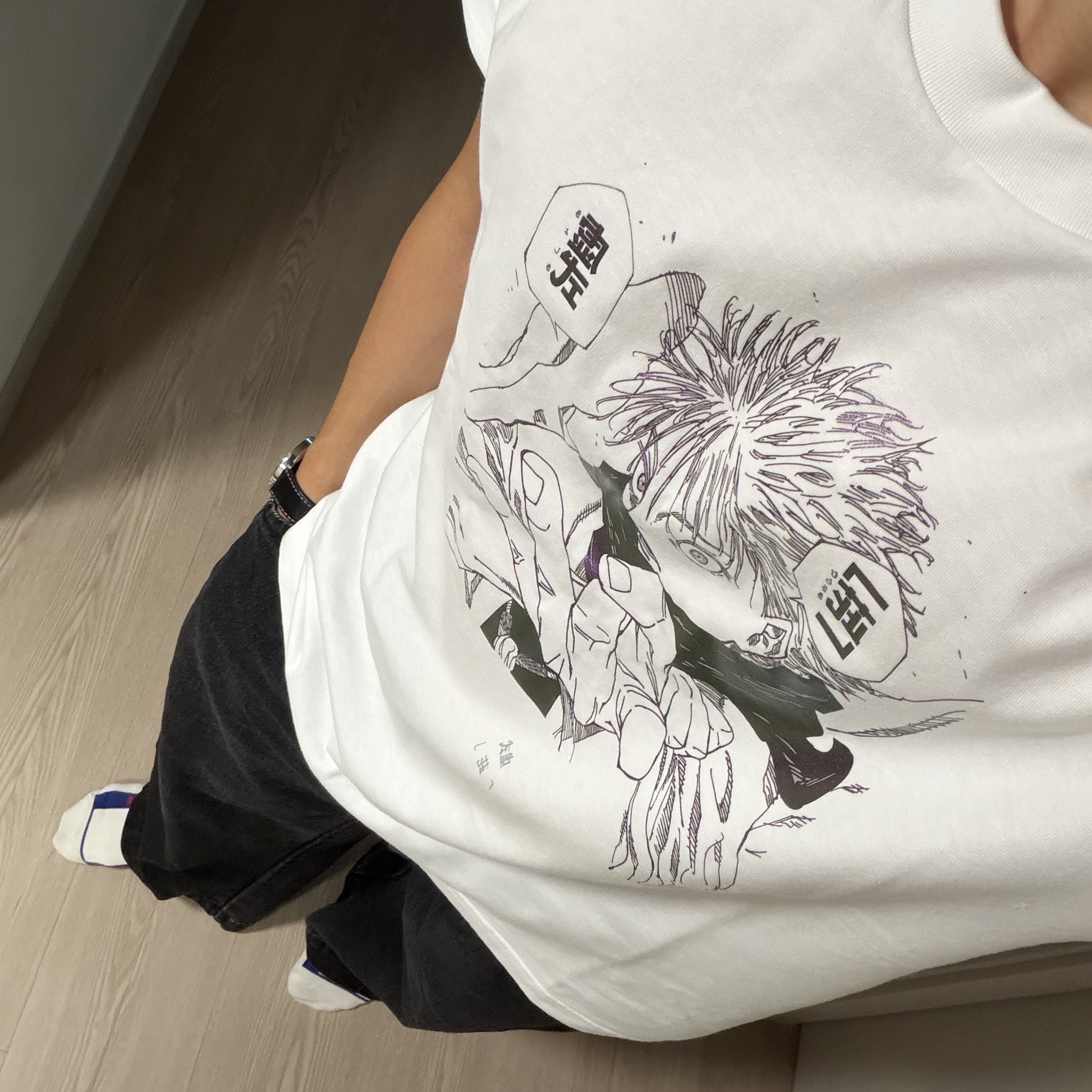 Uniqlo UT Shueisha 100th Anniversary Jujutsu Kaisen T-Shirt White 착용 스타일