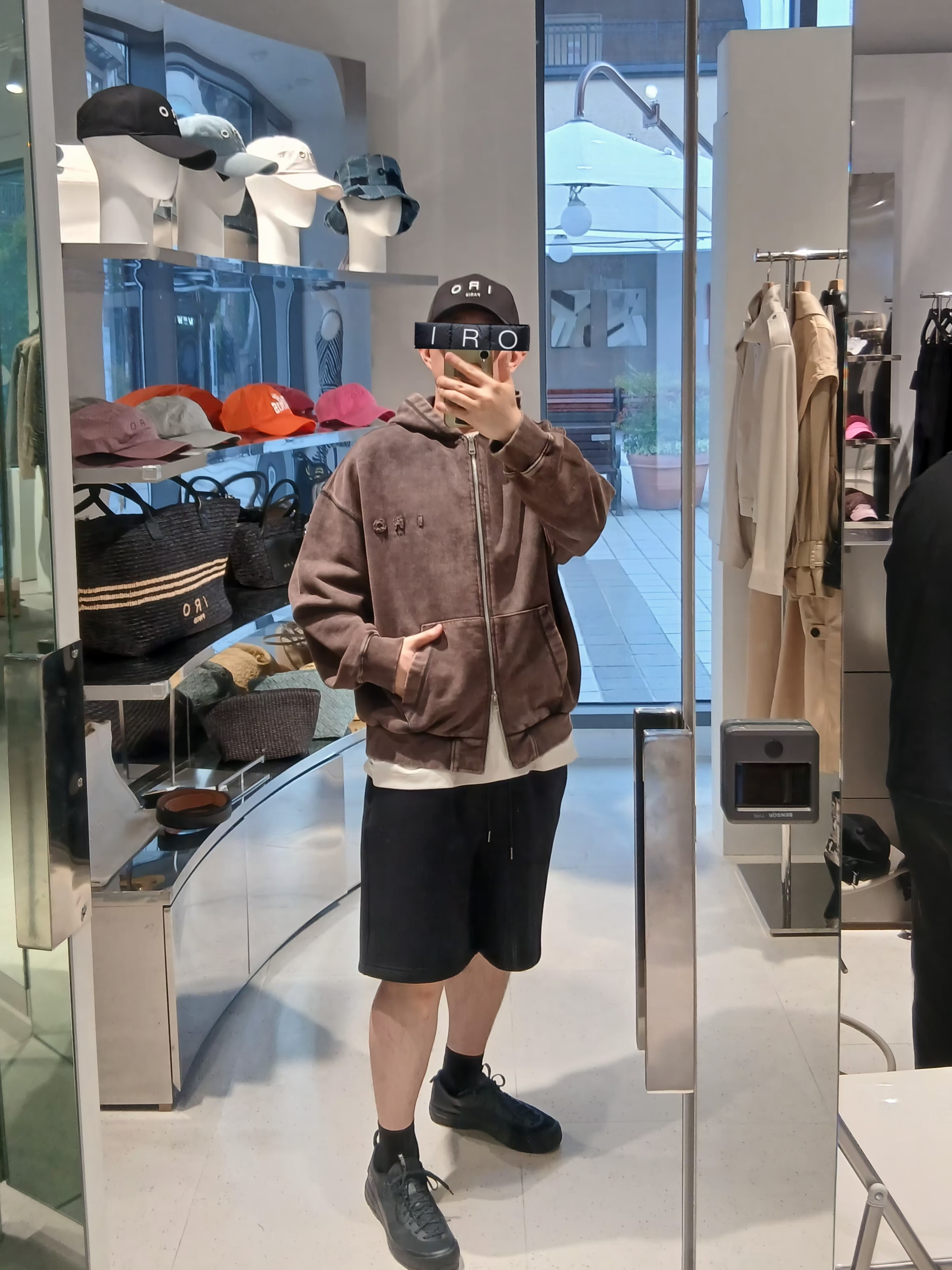 Iro Troyes Iro Logo Embroidery Washed Denim Ball Cap Blue, Iro Essential Cotton Logo Ball Cap Black 착용 스타일 - 3