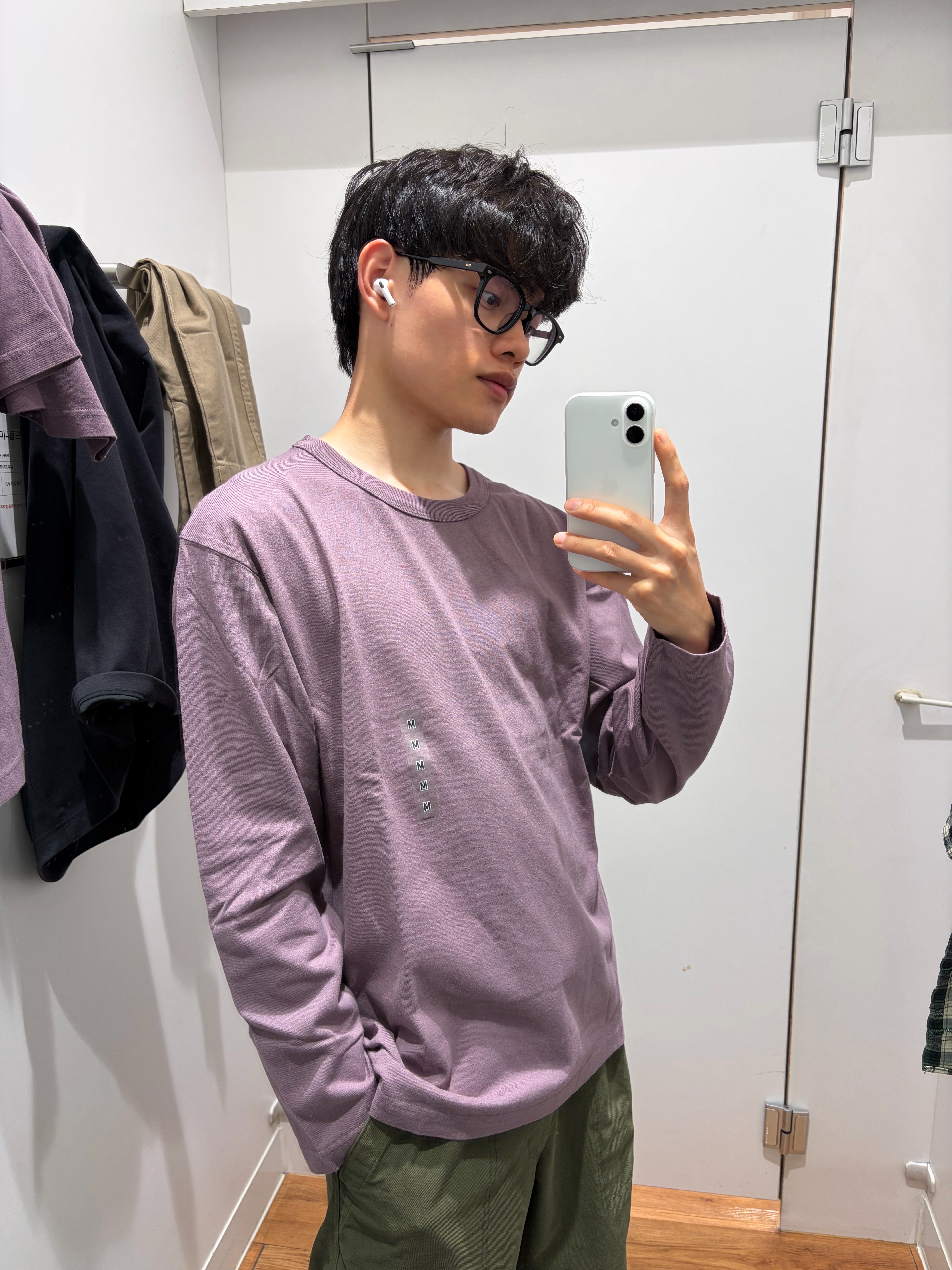 Uniqlo U Washed Cotton Long Sleeve Crewneck T-Shirt Purple, Gentle Monster Kubo 01 Black 착용 스타일