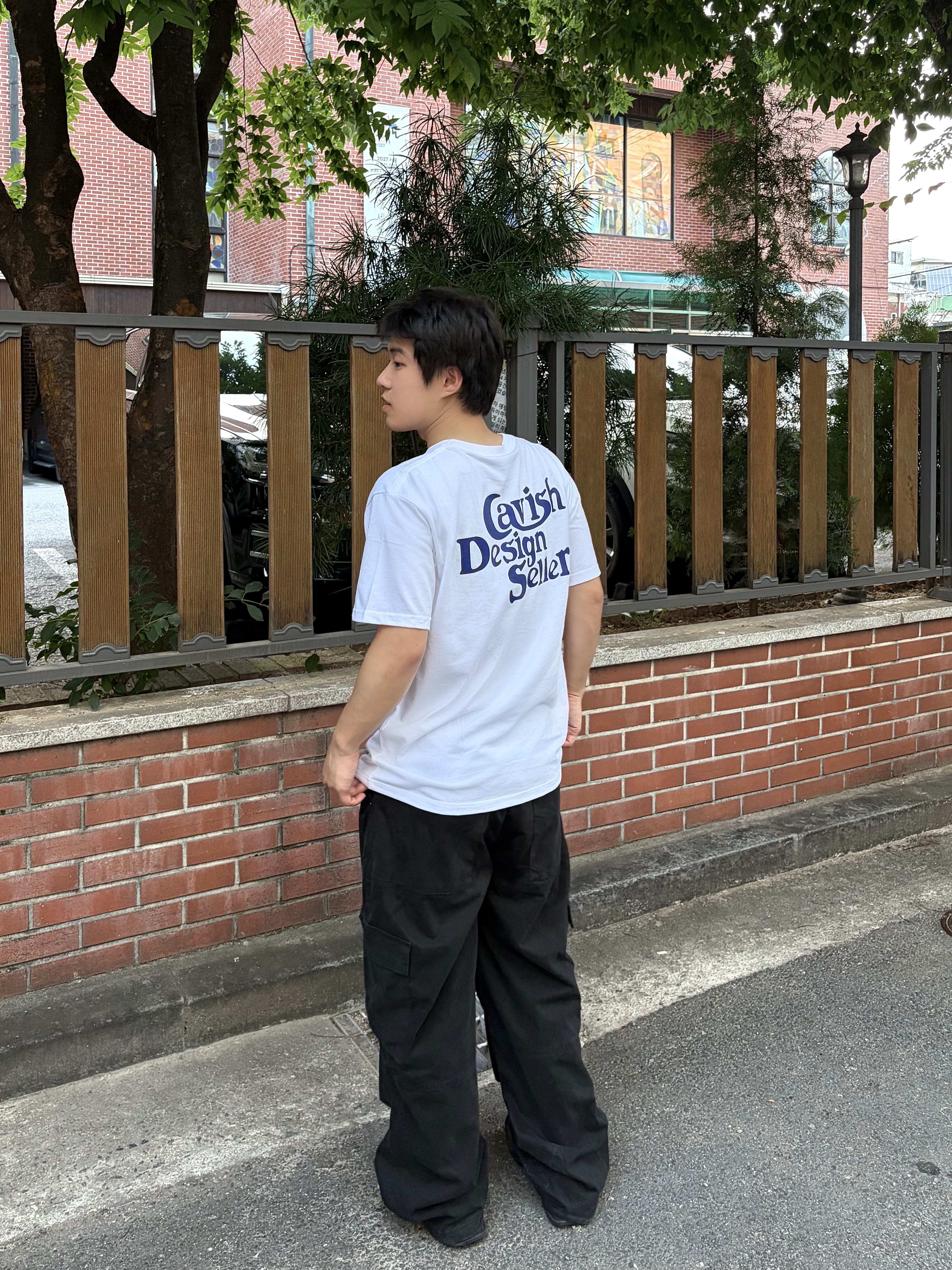 noun Washed Cargo Pants Black, CAVISH Seller Logo SS Tee White 착용 스타일 - 1