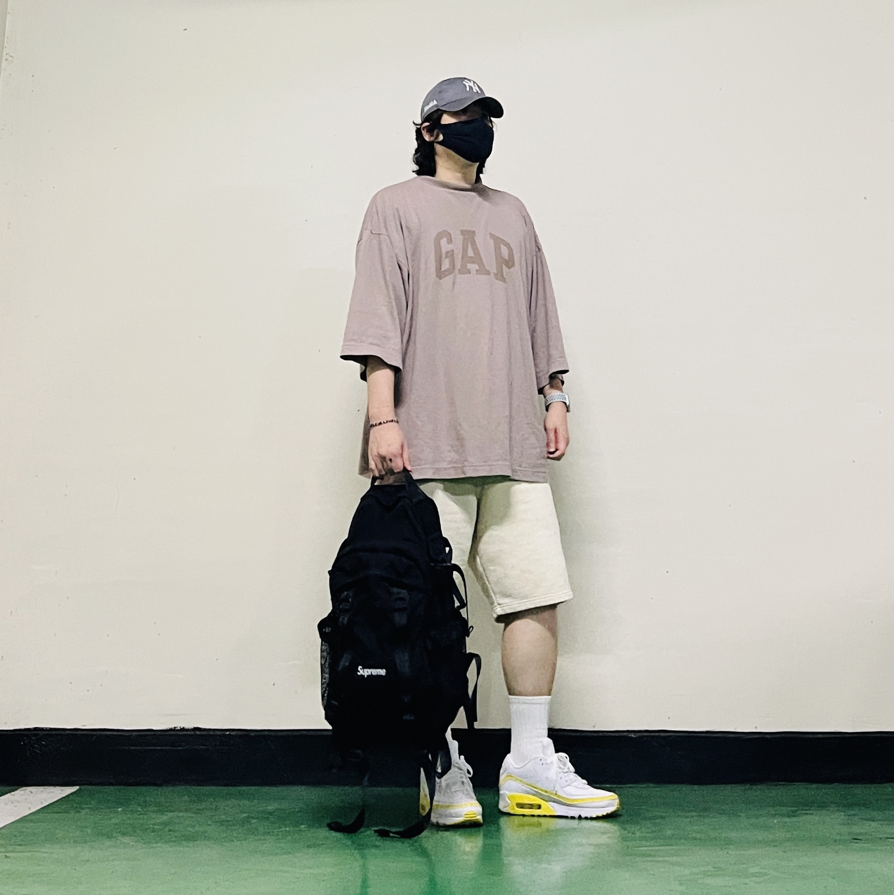 Yeezy Gap Engineered By Balenciaga Dove 3/4 Sleeve T-Shirt Beige, Nike x Undefeated Air Max 90 White Optic Yellow 착용 스타일 - 4