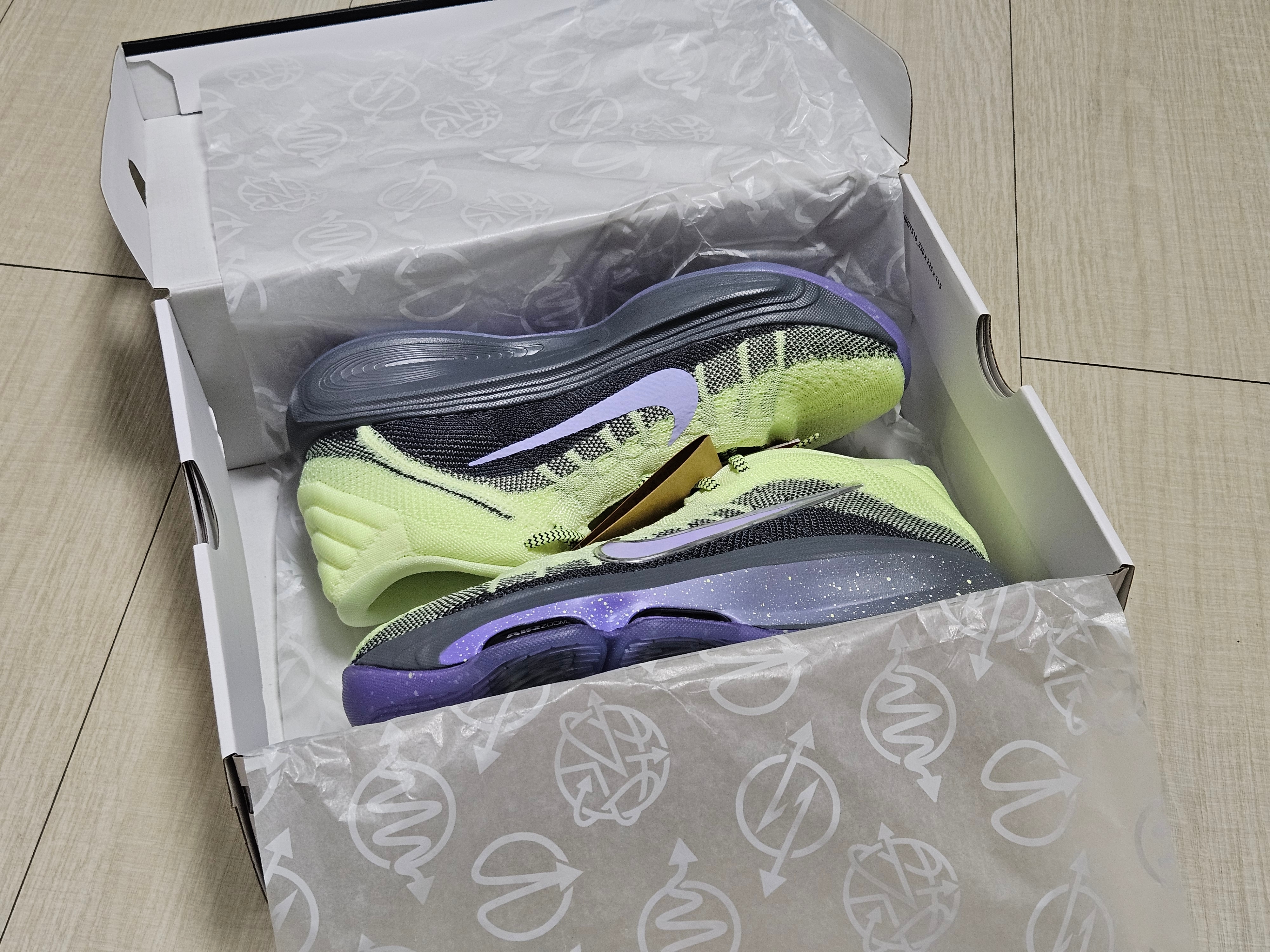 Nike Air Zoom G.T. Hustle 3 EP Barely Volt Metallic Silver 착용 스타일 - 3