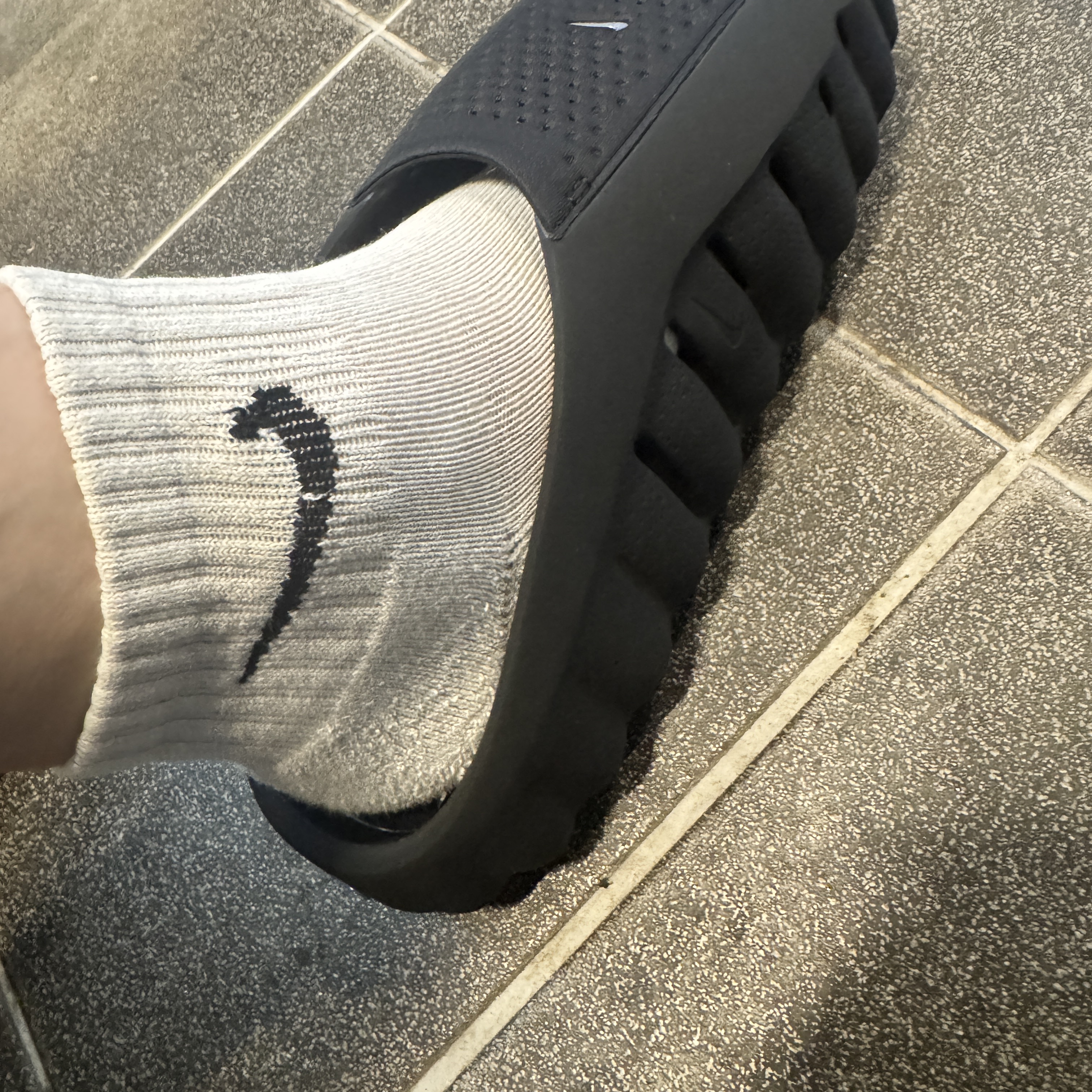 Nike Mind 001 Black Chrome 착용 스타일 - 1