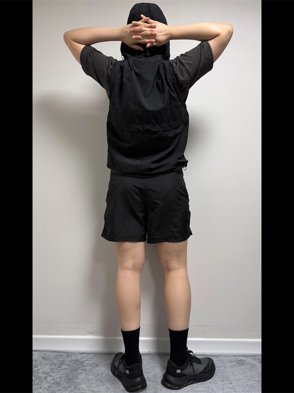 New Balance Sport Essential Short 5 Inch Black Slate Grey 착용 스타일 - 1