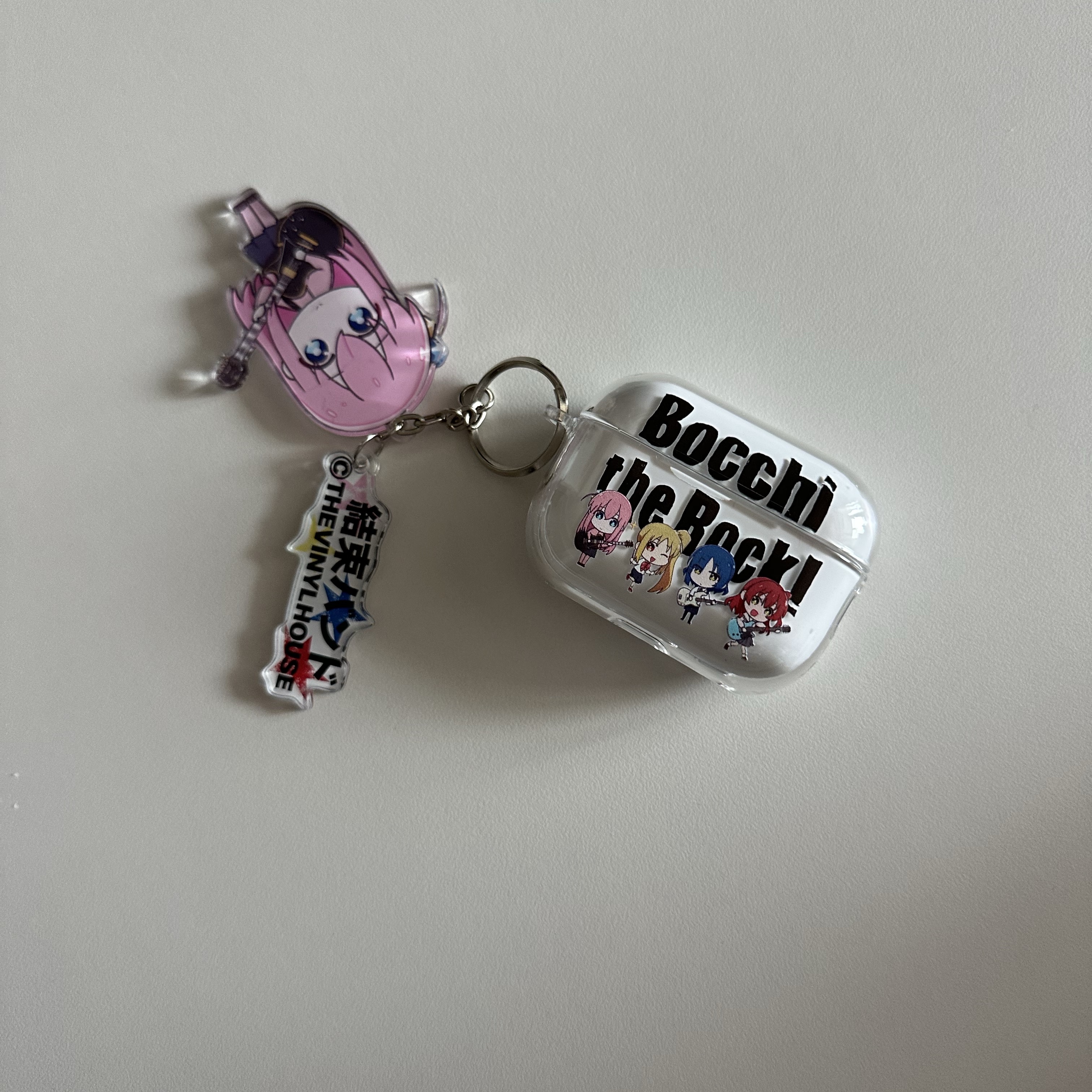 [KREAM 단독] Thevinylhouse x Bocchi the Rock! Bocchi Air Pod Case Clear, [KREAM 단독] Thevinylhouse x Bocchi the Rock! Kessoku Acrylic Key Ring Pink 착용 스타일