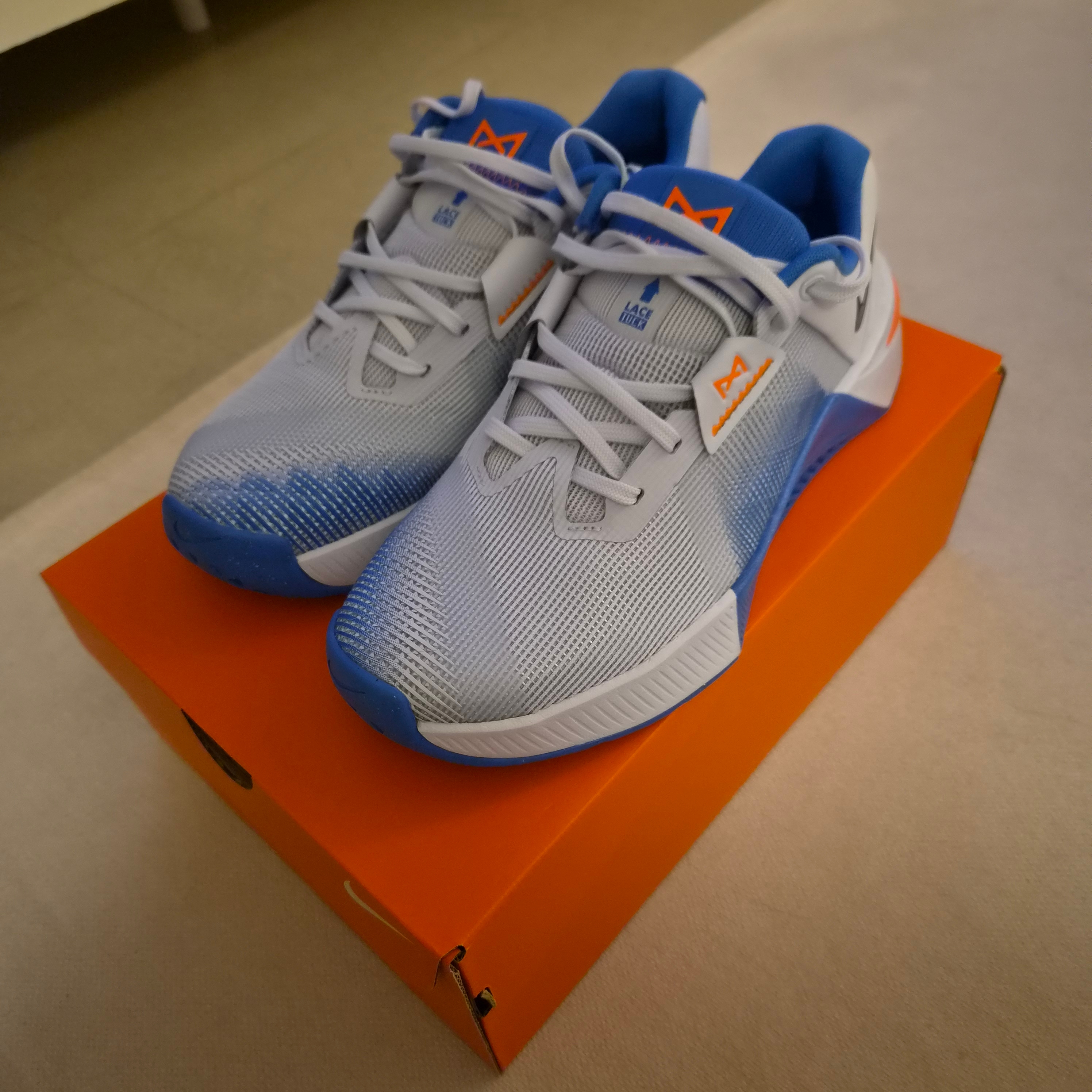 Nike Metcon 10 Football Grey Blue Crystal 착용 스타일 - 2