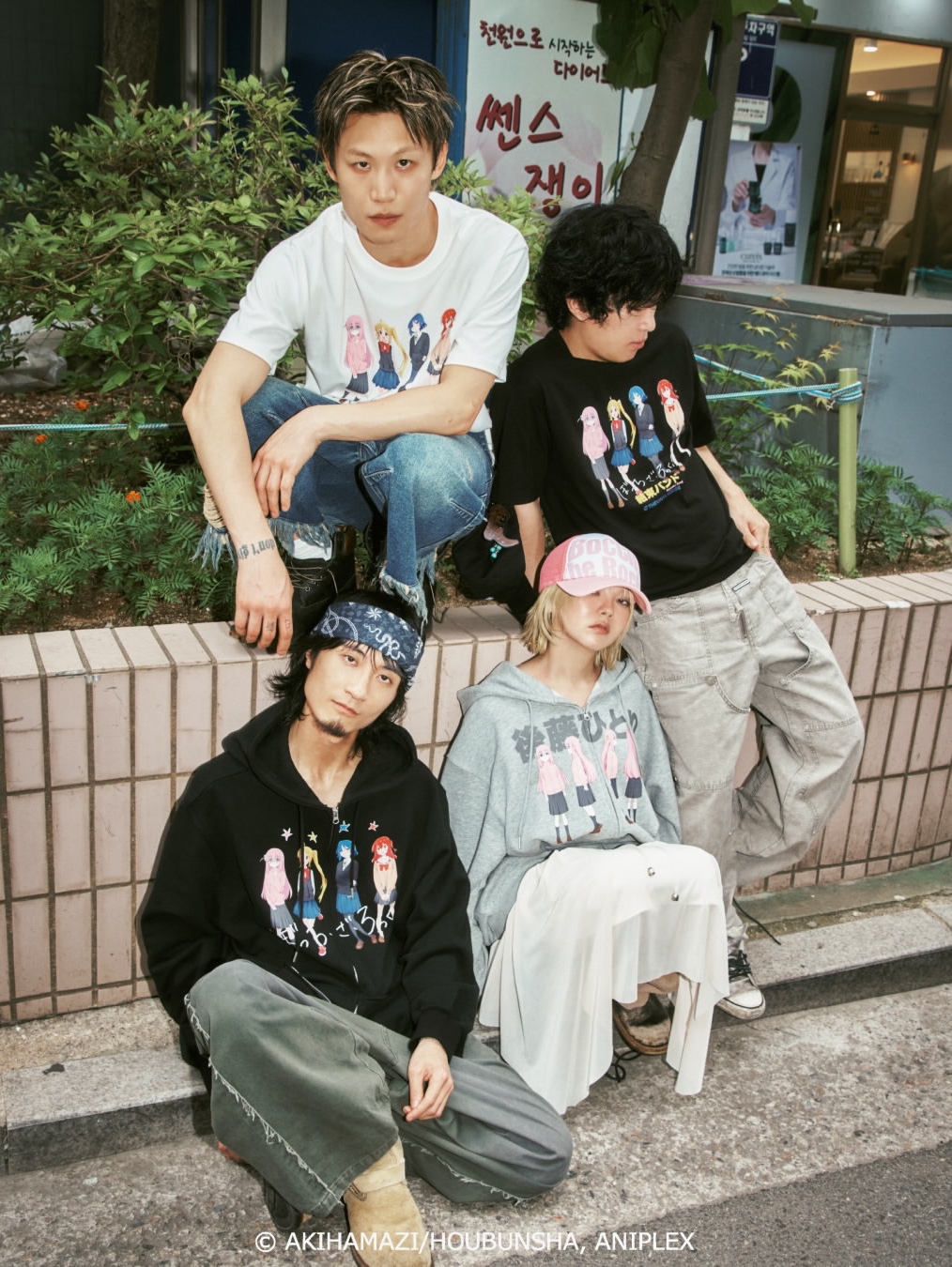 [KREAM 단독] Thevinylhouse x Bocchi the Rock! Kessoku Friends Tee Black, [KREAM 단독] Thevinylhouse x Bocchi the Rock! Kessoku Band Track Zip-Up Black 착용 스타일 - 5