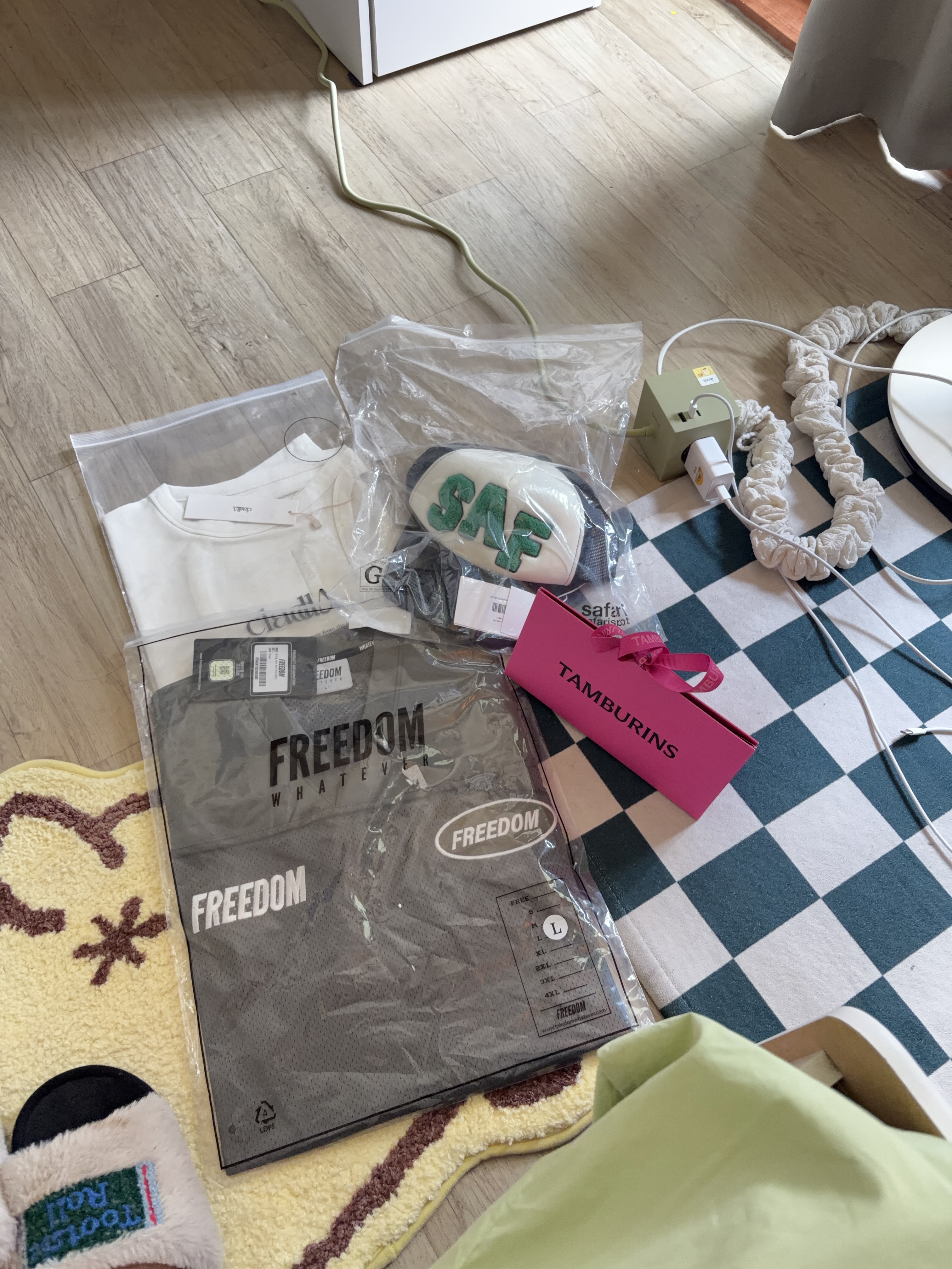 Honey Scoop House x Safarispot SAF Logo Trucker Cap Black, FREEDOM FREEDOM Mesh Rugby Jersey Khaki 착용 스타일 - 3