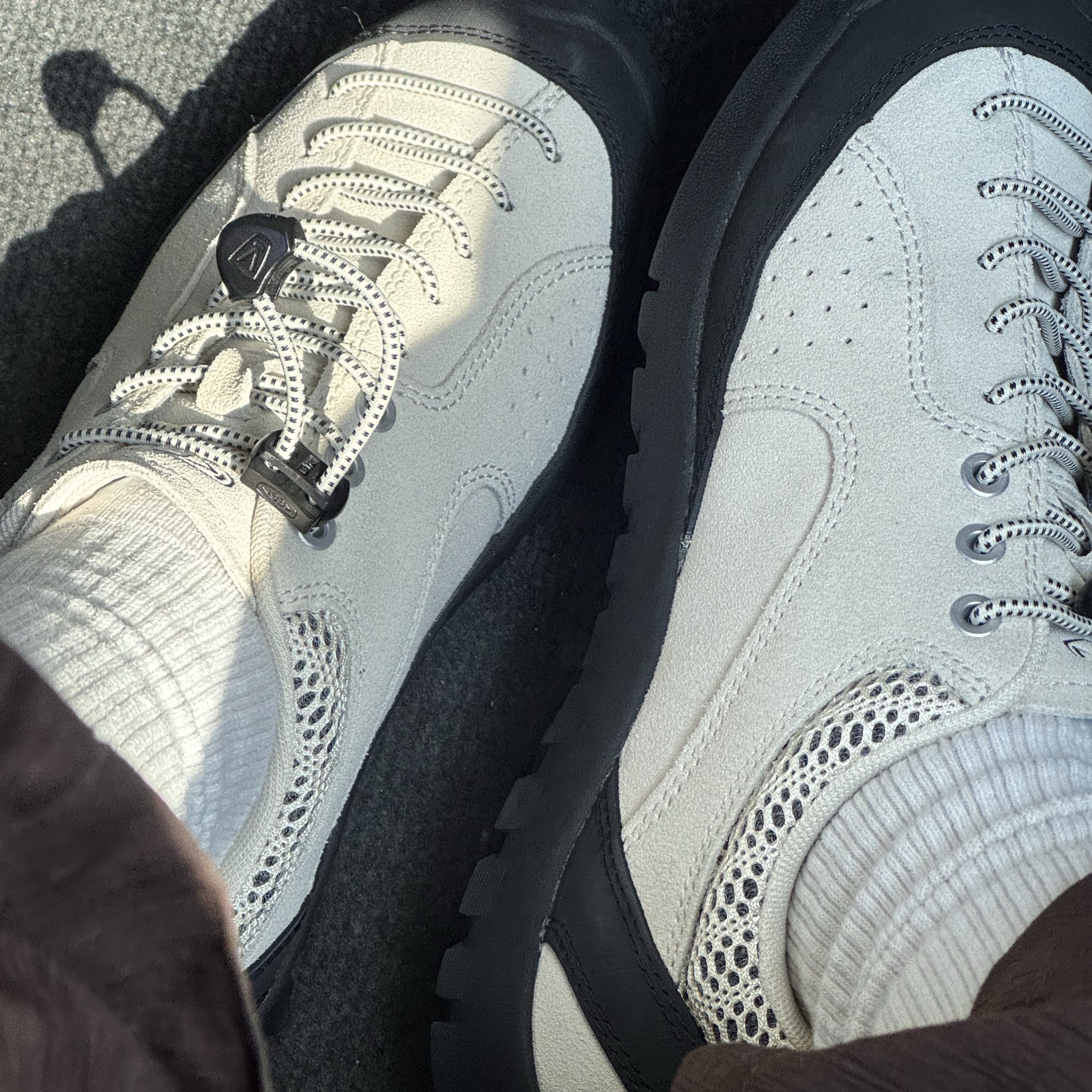 (W) Keen Jasper Rocks SP Sneaker Birch Black 착용 스타일