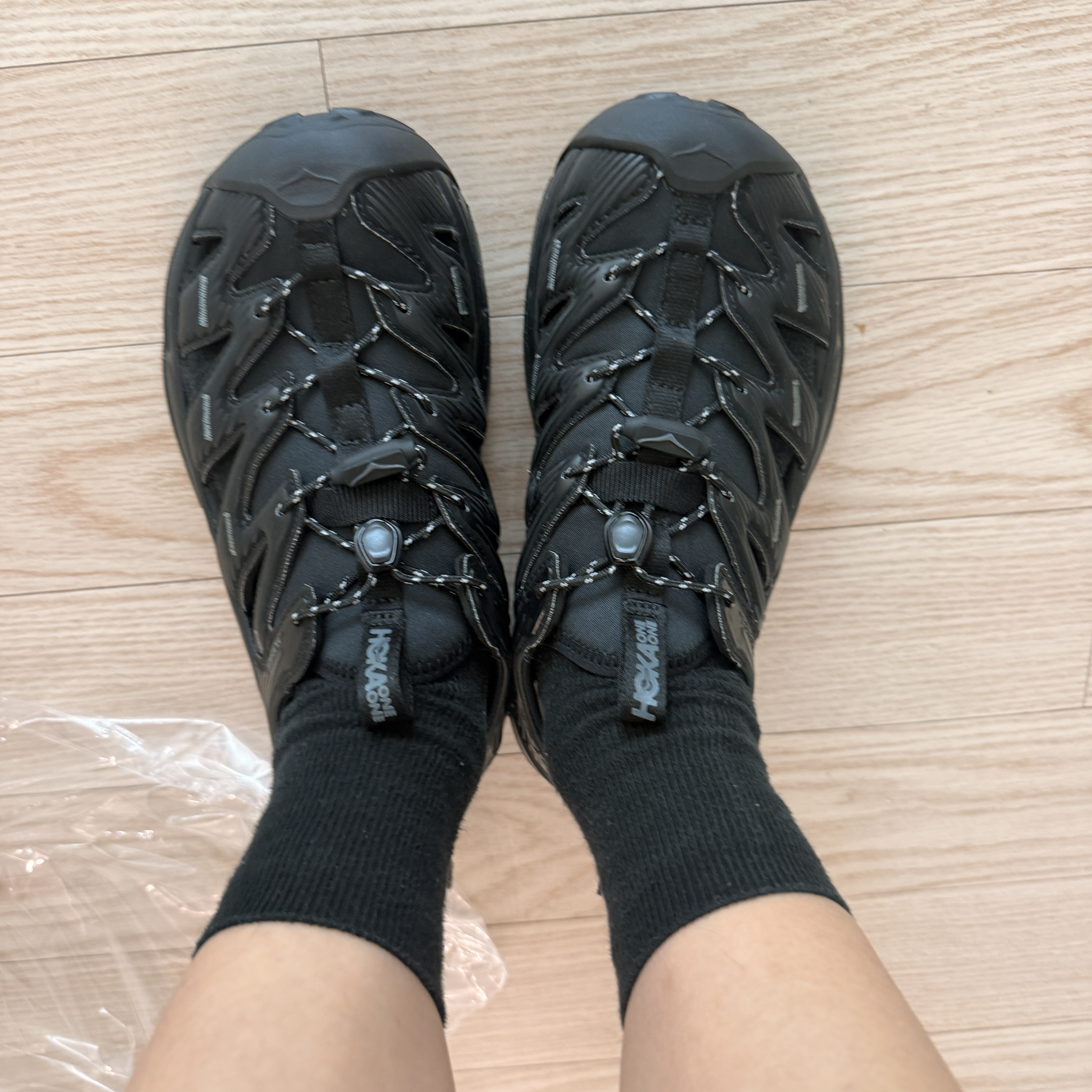 Hoka Hopara Black Castle Rock 착용 스타일 - 2