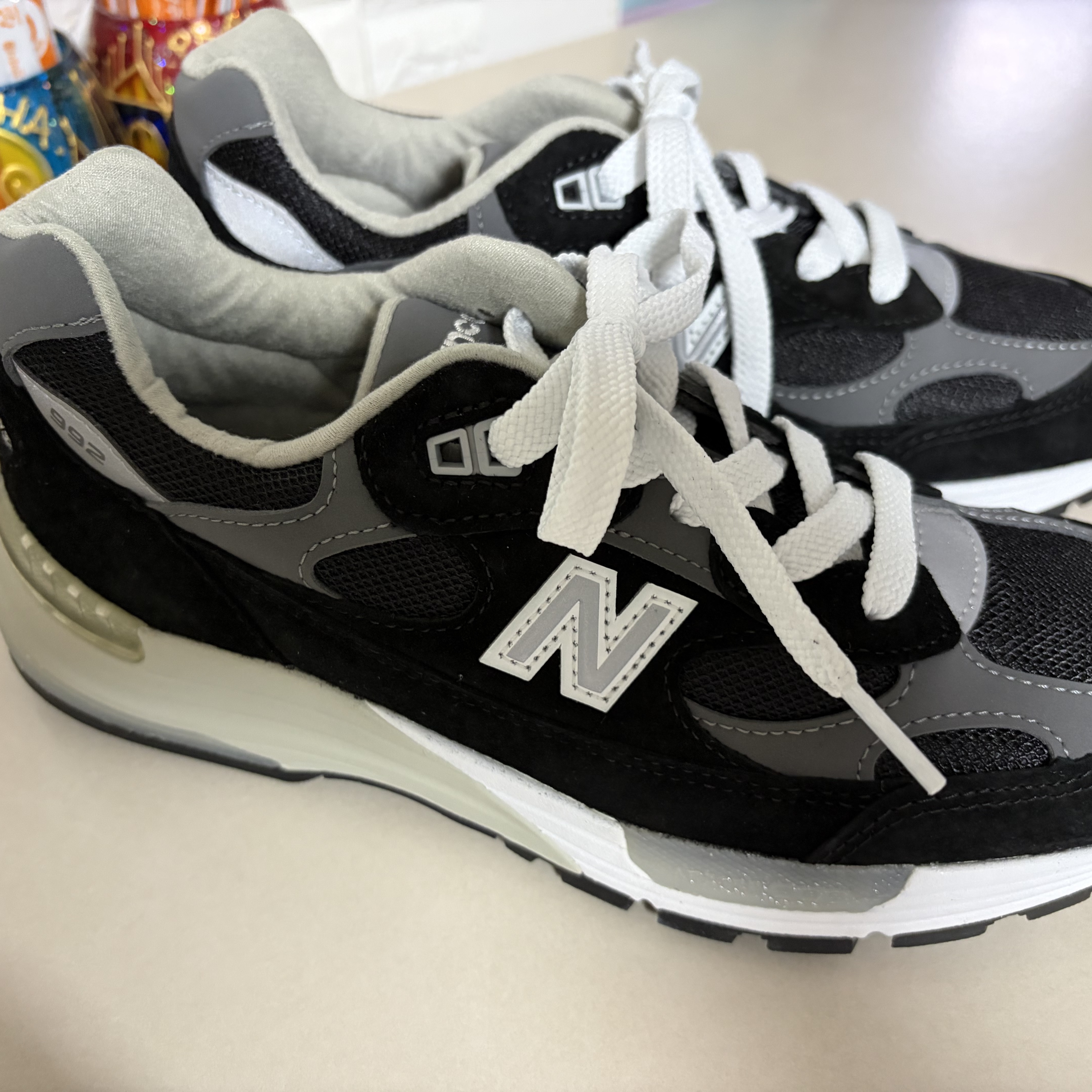New Balance 992 Made in USA Core Black Grey 착용 스타일 - 1