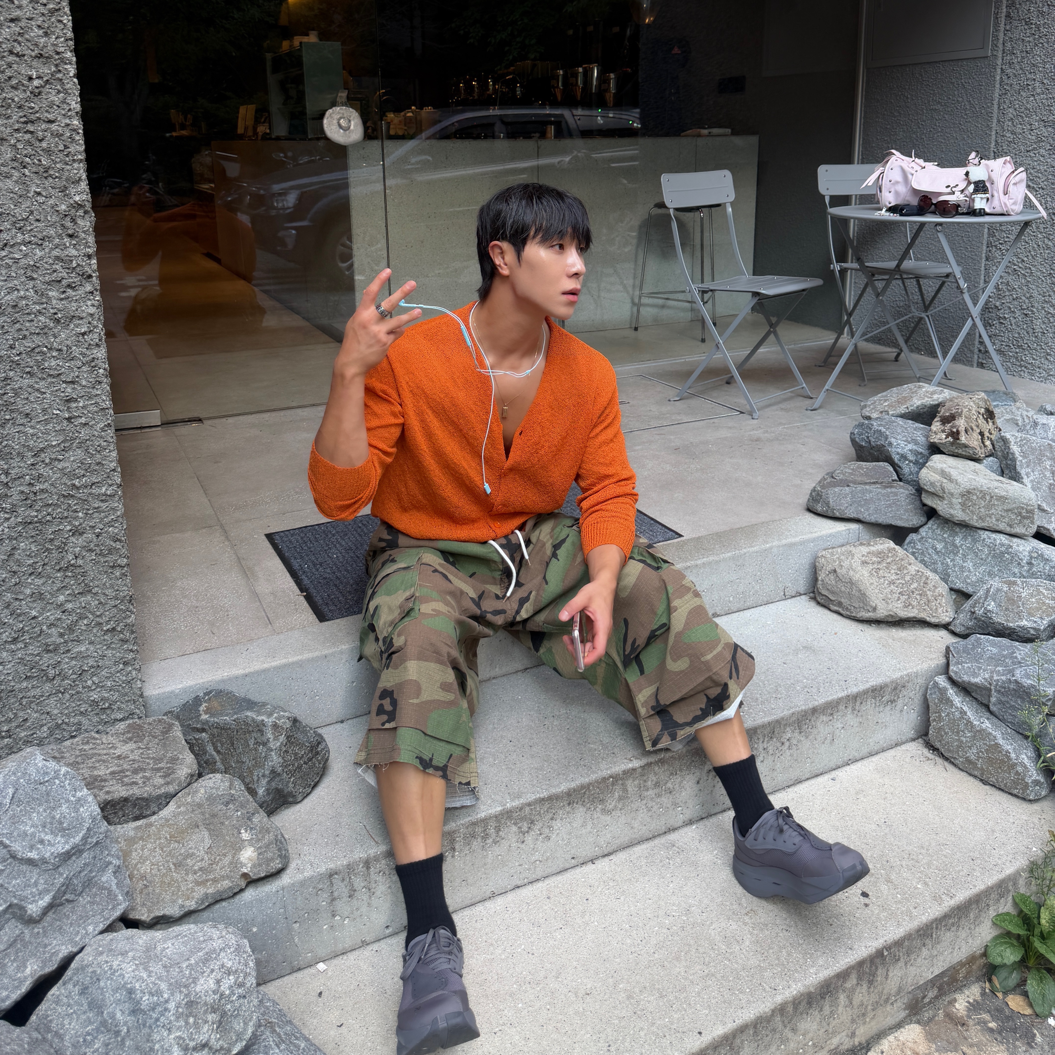 On Running x Post Archive Faction (Paf) Cloudboom Volt Ember Pebble 착용 스타일 - 3