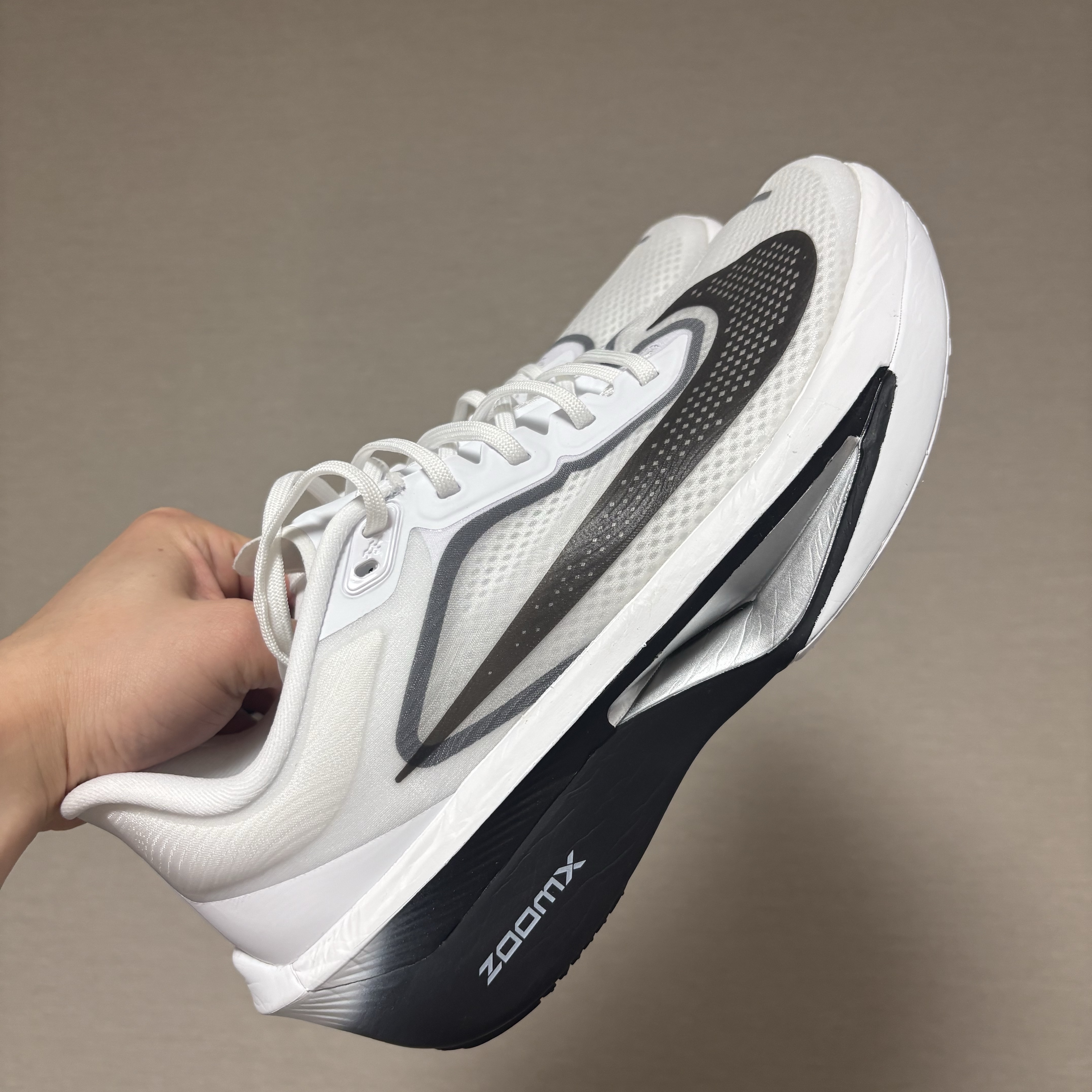 Nike Zoom Fly 6 White Smoke Grey 착용 스타일 - 1