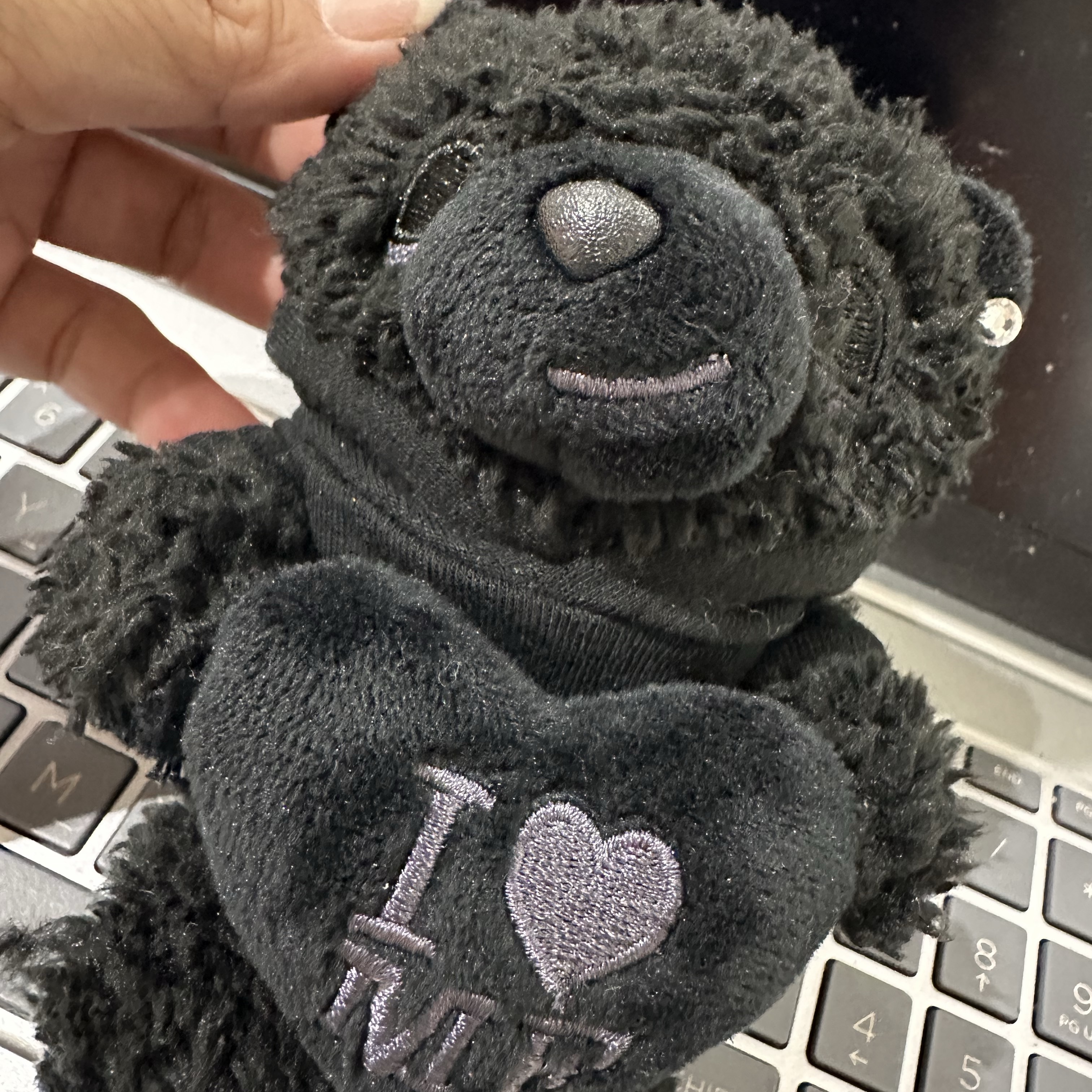 [프리오더] BLACK_ I LOVE ME BEAR KEYLING 착용 스타일 - 3