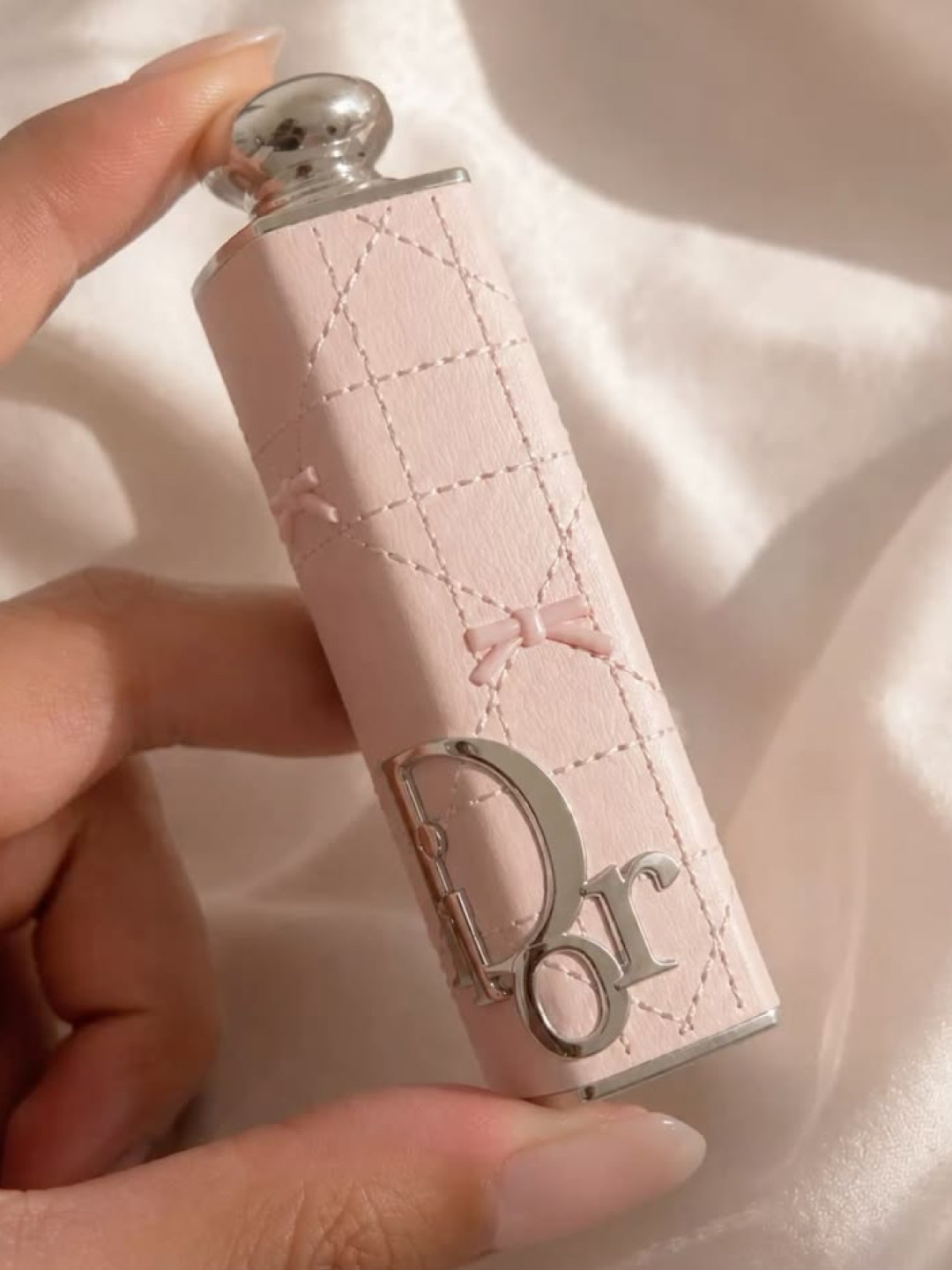 Dior Addict Lipstick Case Limited Edition Pink Bow 착용 스타일