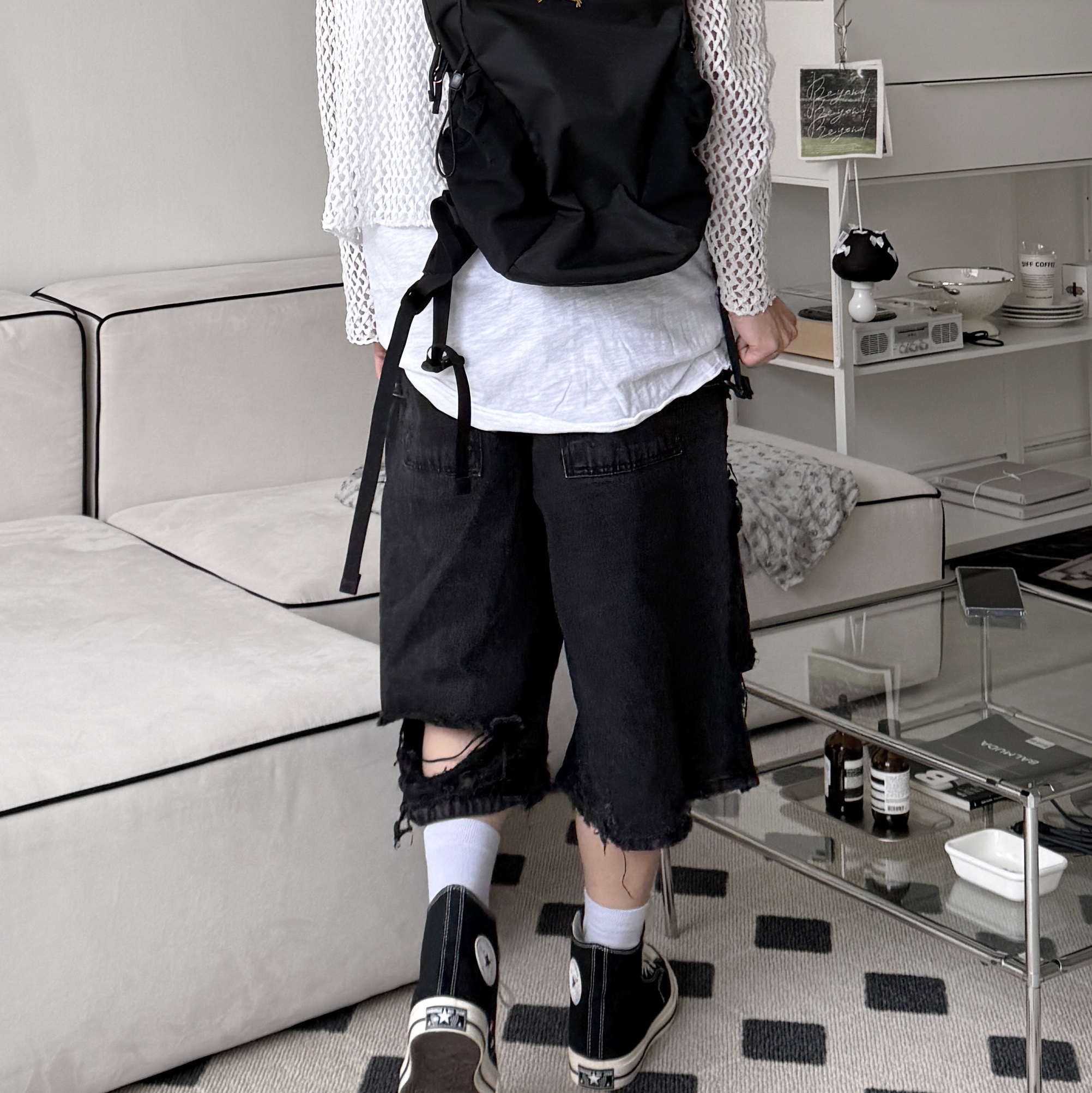 Arc'teryx Mantis 16 Backpack Graphite, Converse Chuck 70 Hi Black 착용 스타일 - 8