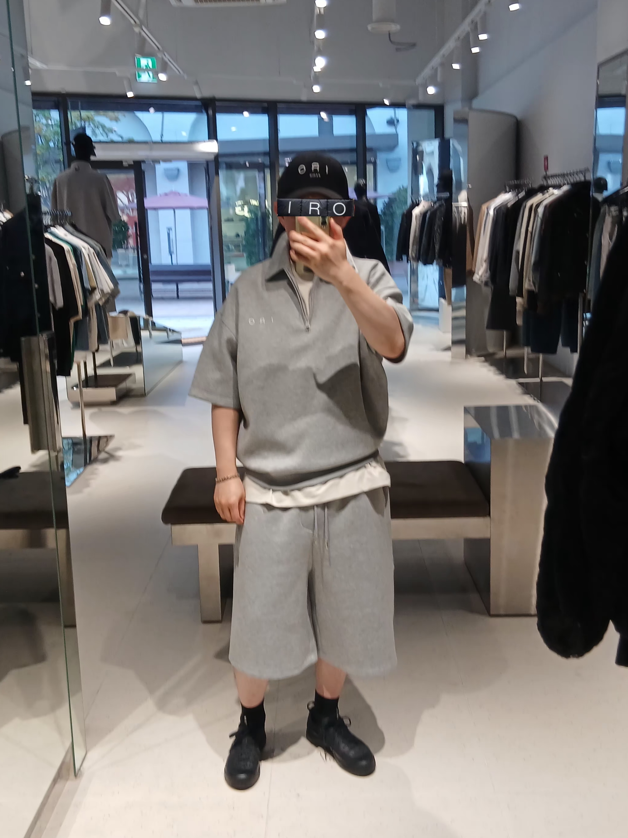 Iro Troyes Iro Logo Embroidery Washed Denim Ball Cap Blue, Iro Essential Cotton Logo Ball Cap Black 착용 스타일 - 2