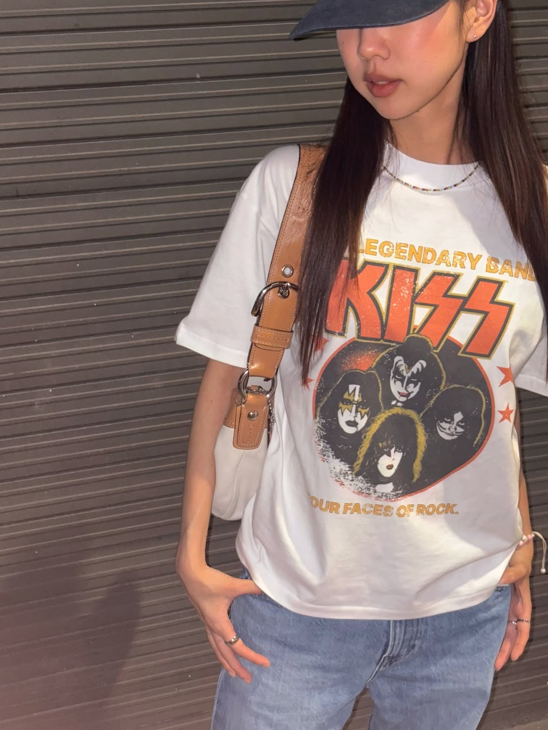 MAINBOOTH X KISS Rock Circus T-shirt White 착용 스타일 - 3