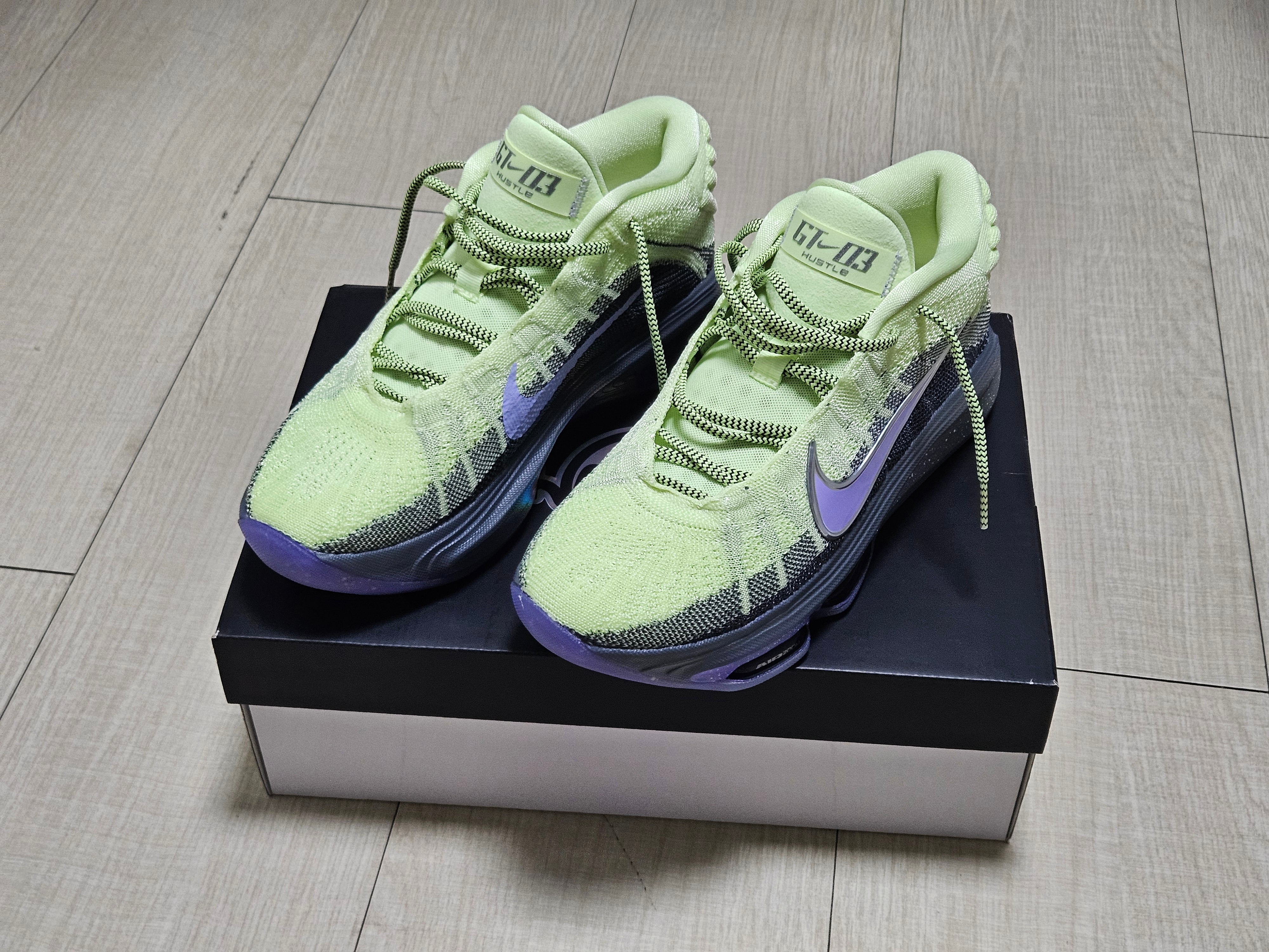 Nike Air Zoom G.T. Hustle 3 EP Barely Volt Metallic Silver 착용 스타일 - 1