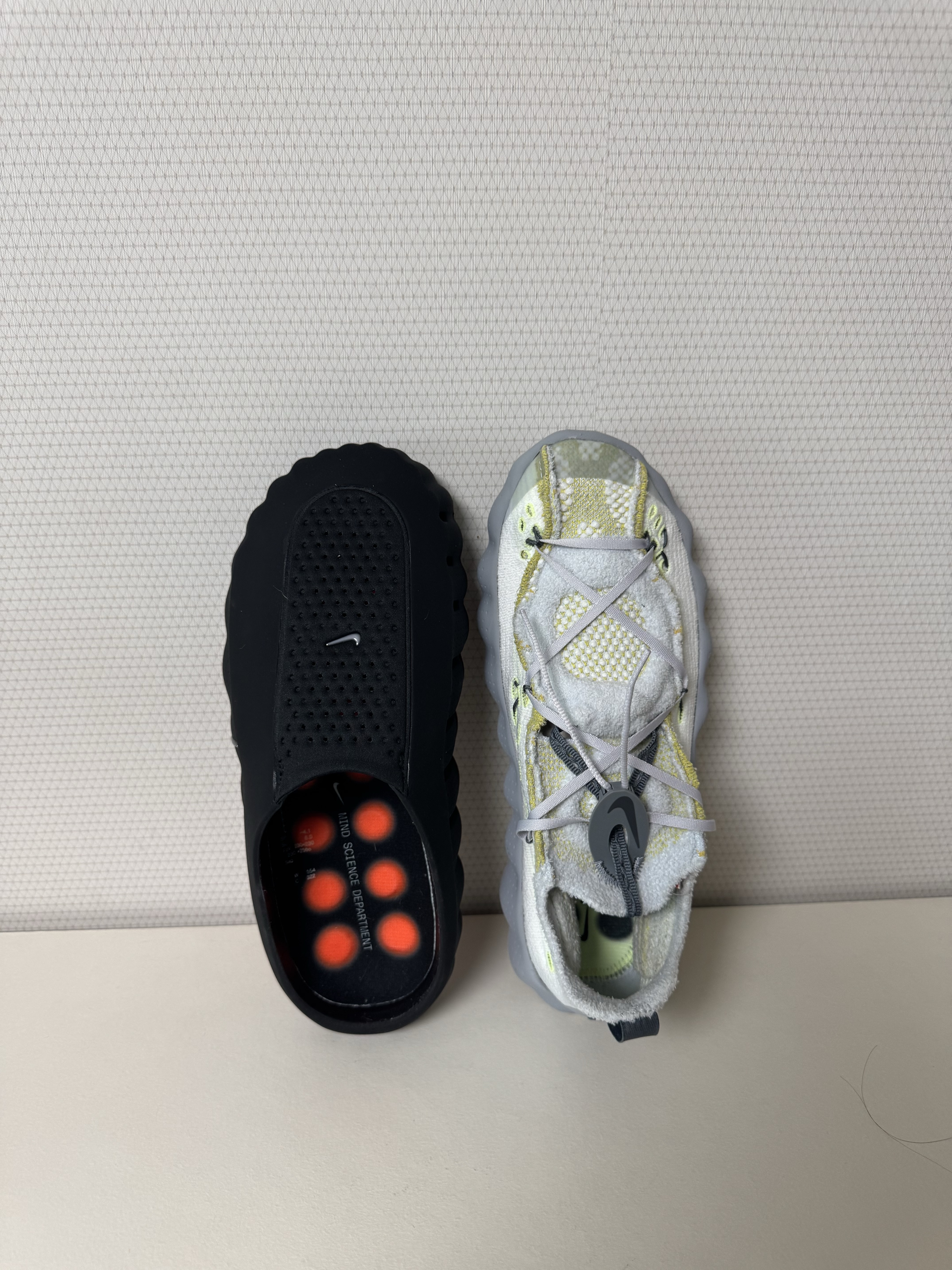 Nike Mind 002 Wolf Grey and Pure Platinum, Nike Mind 001 Black Chrome 착용 스타일 - 1