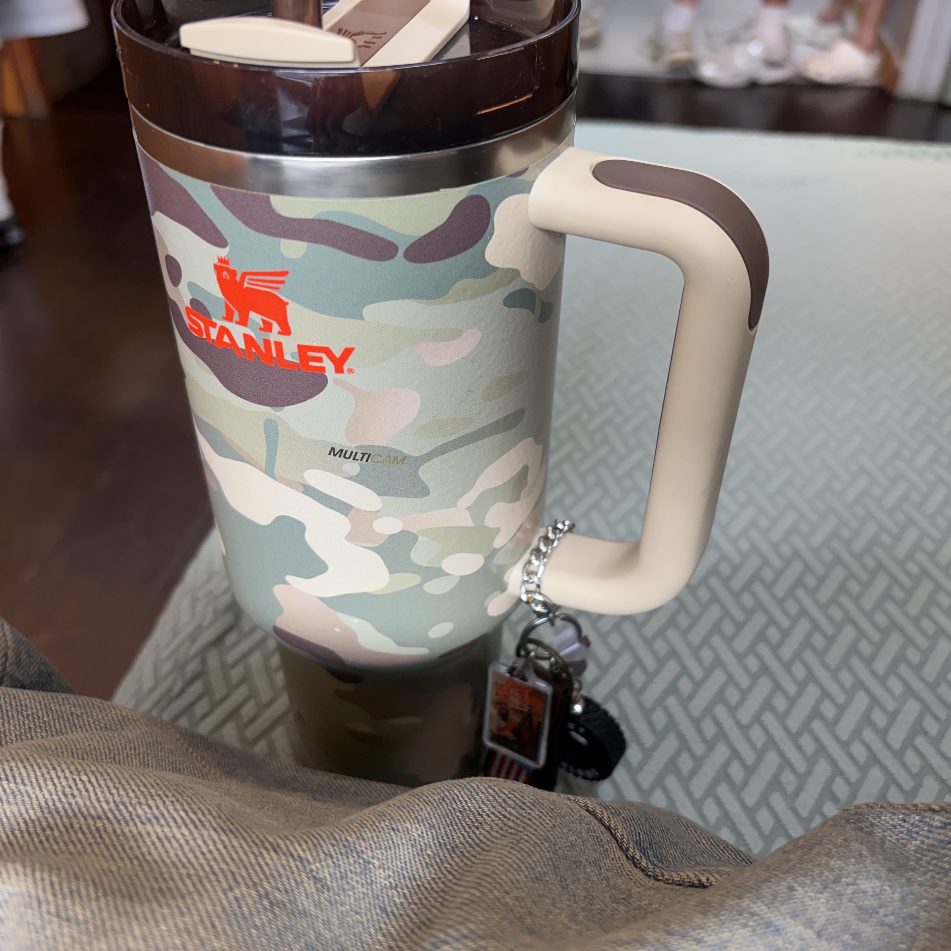 Stanley x The Post Malone Quencher H2.0 Flowstate Tumbler 1.18L Multicam 착용 스타일 - 1