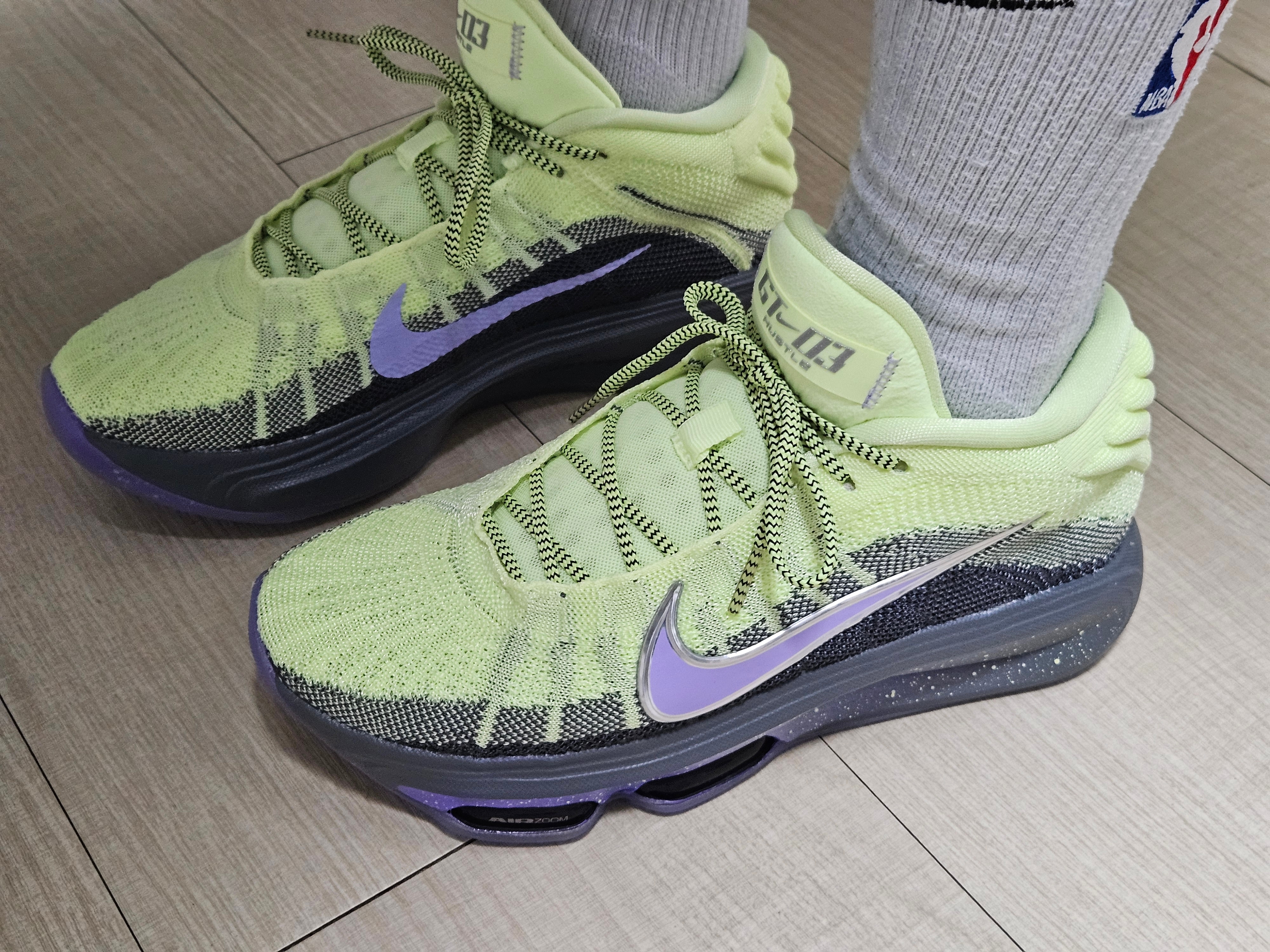 Nike Air Zoom G.T. Hustle 3 EP Barely Volt Metallic Silver 착용 스타일 - 6